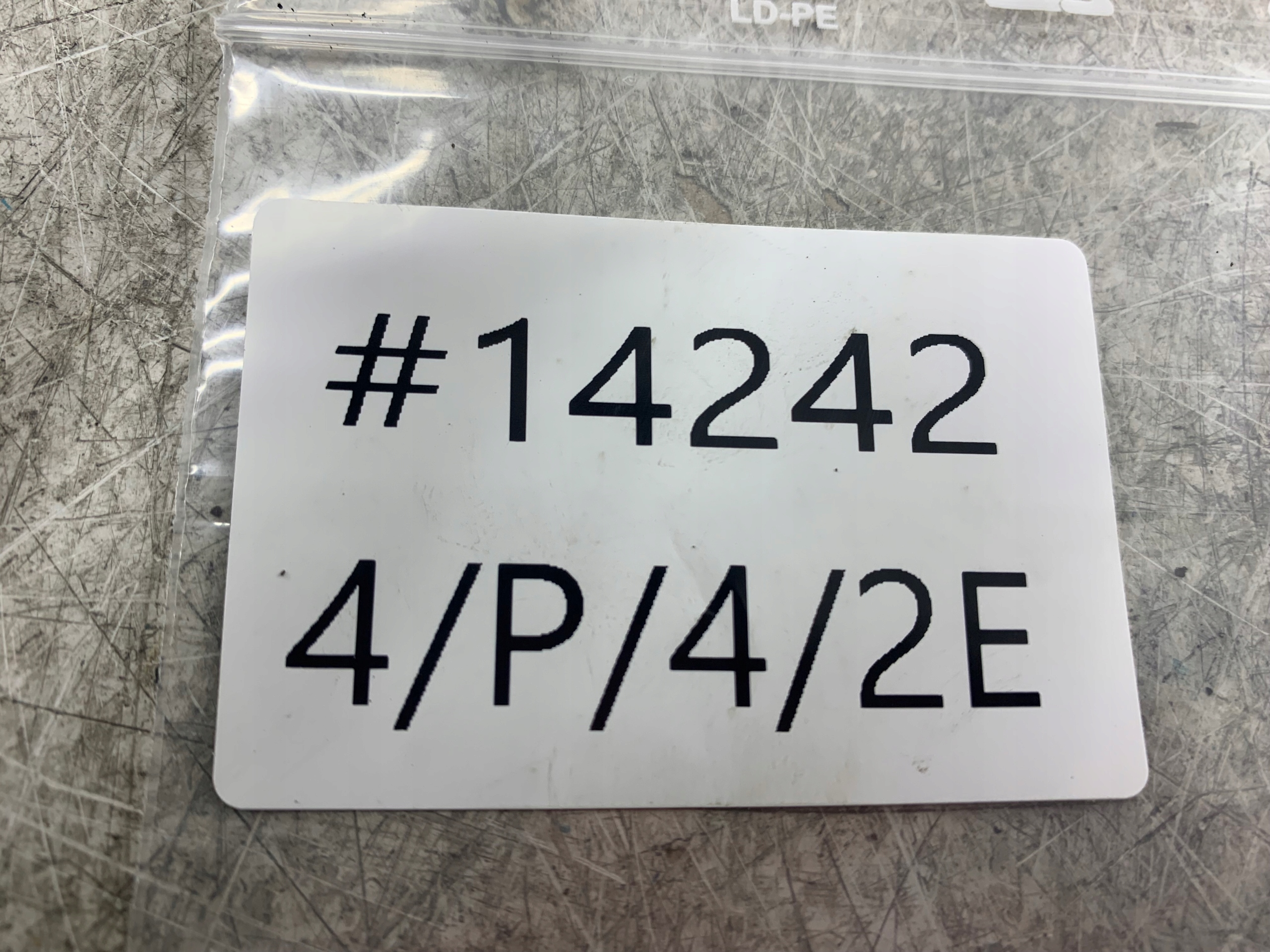AUDI A4 B6 buse lave glaces gauche 8E0955987