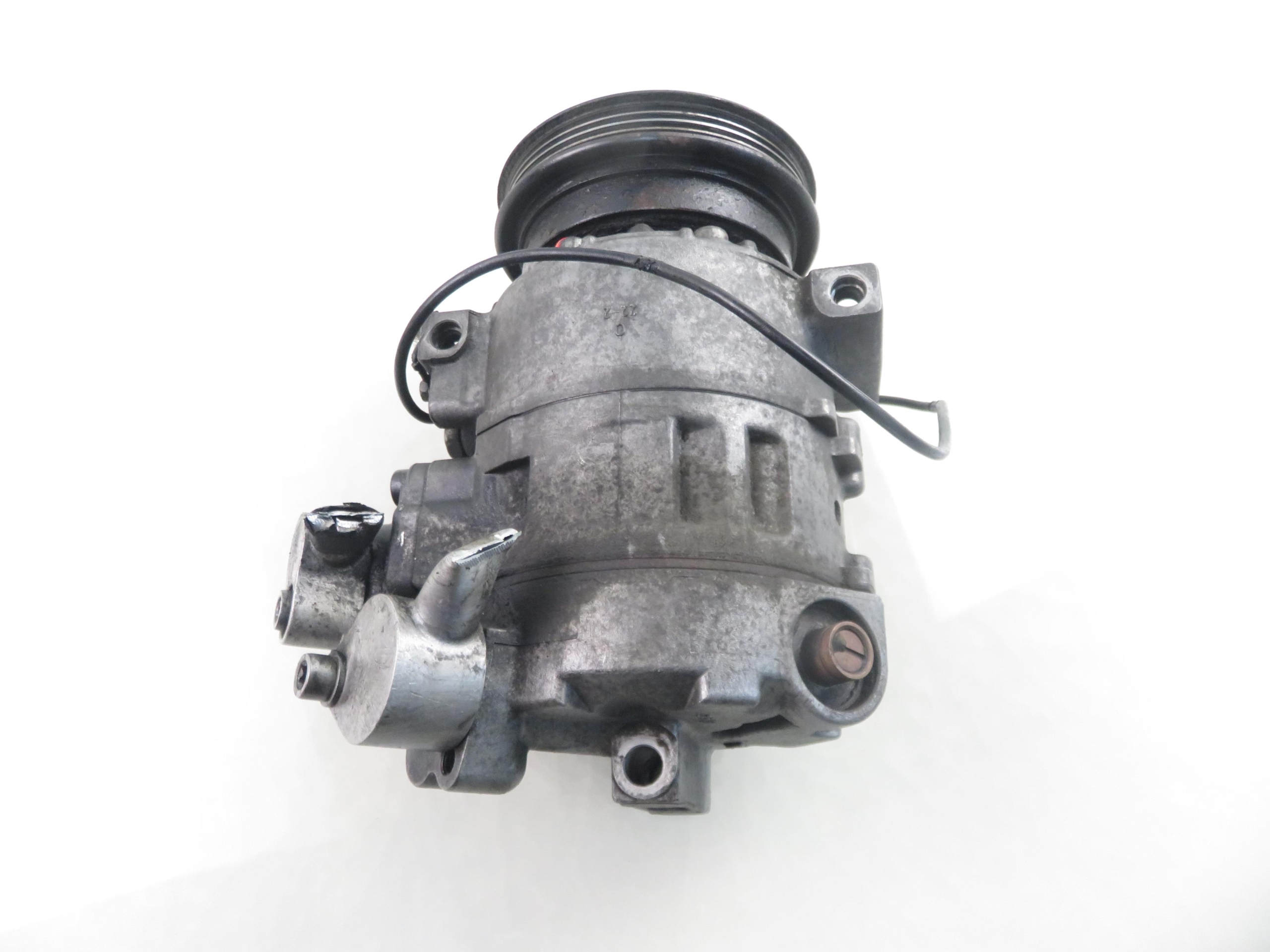 компрессор кондиционера M1076427