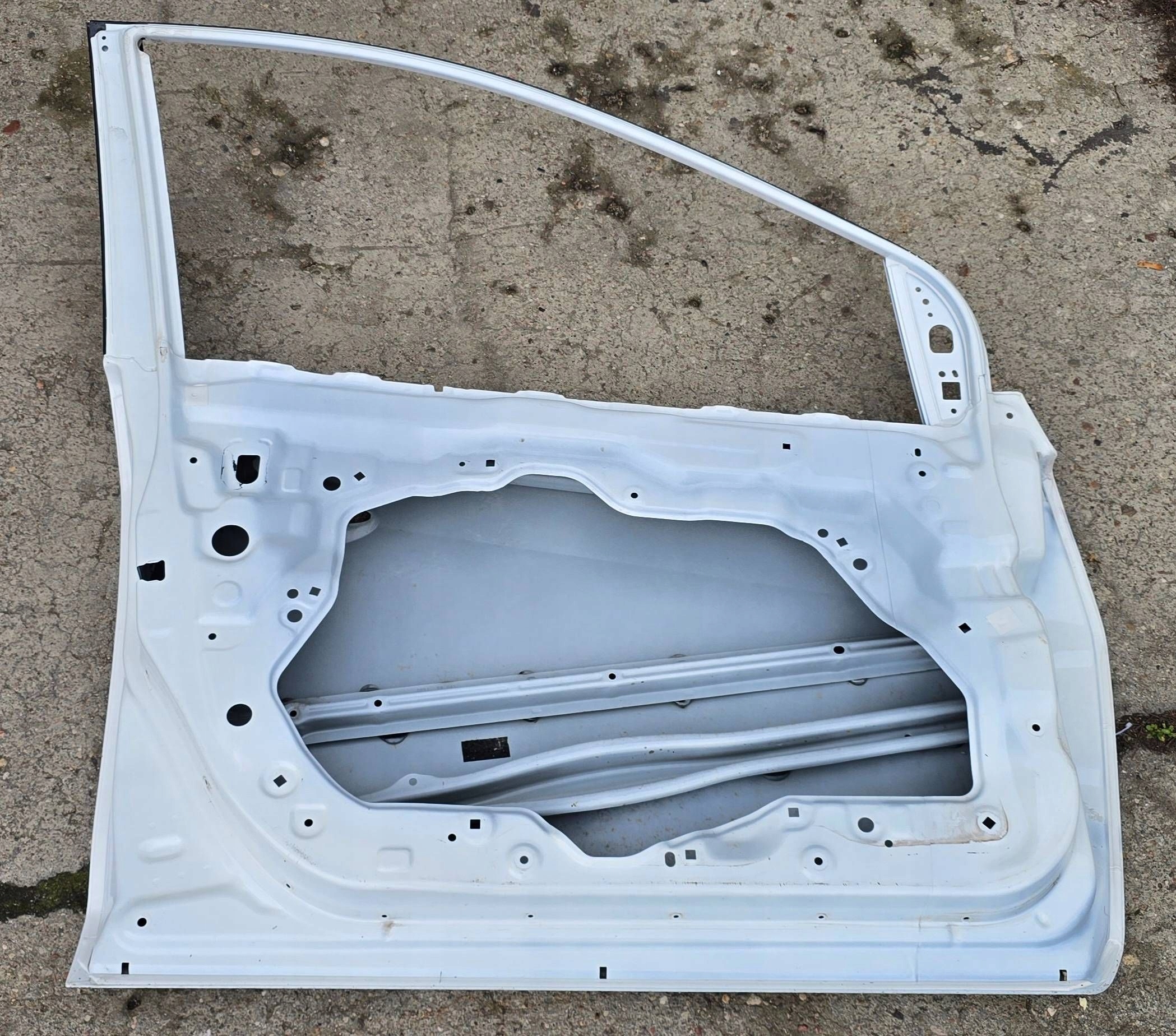 Mazda 2 DE 2007-2014 předek strana levá dveře přední
