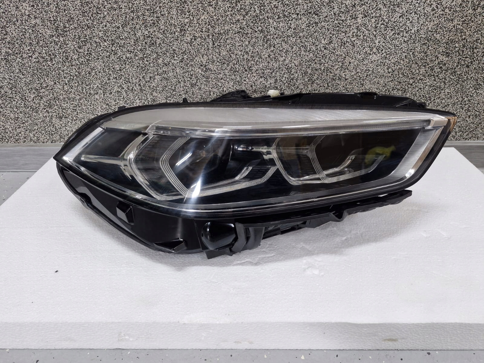 light right BMW Serie 1 F40 Full Led 2022