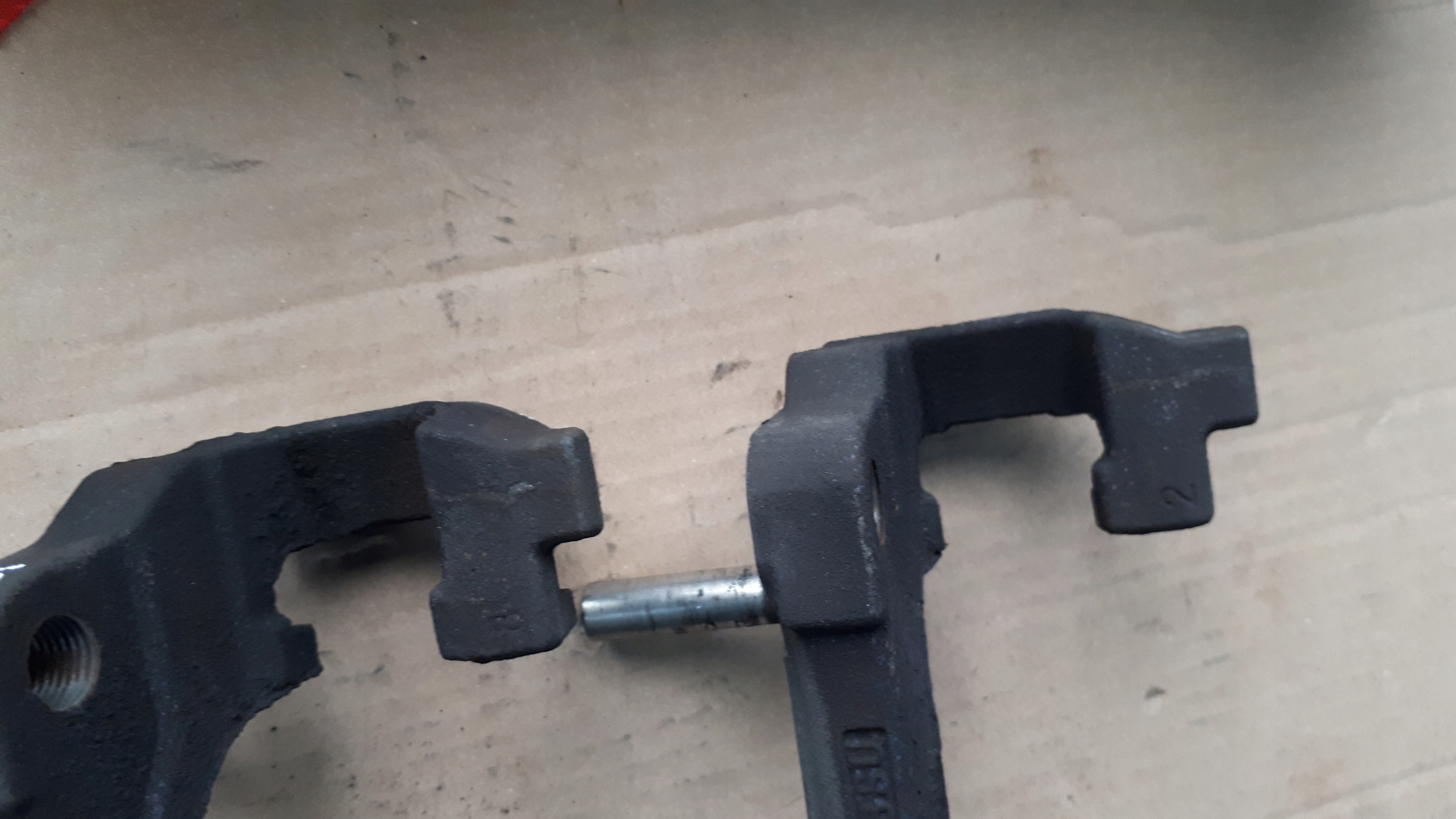 A4 B9 8W JARZMO caliper front left right 314 A5 8W