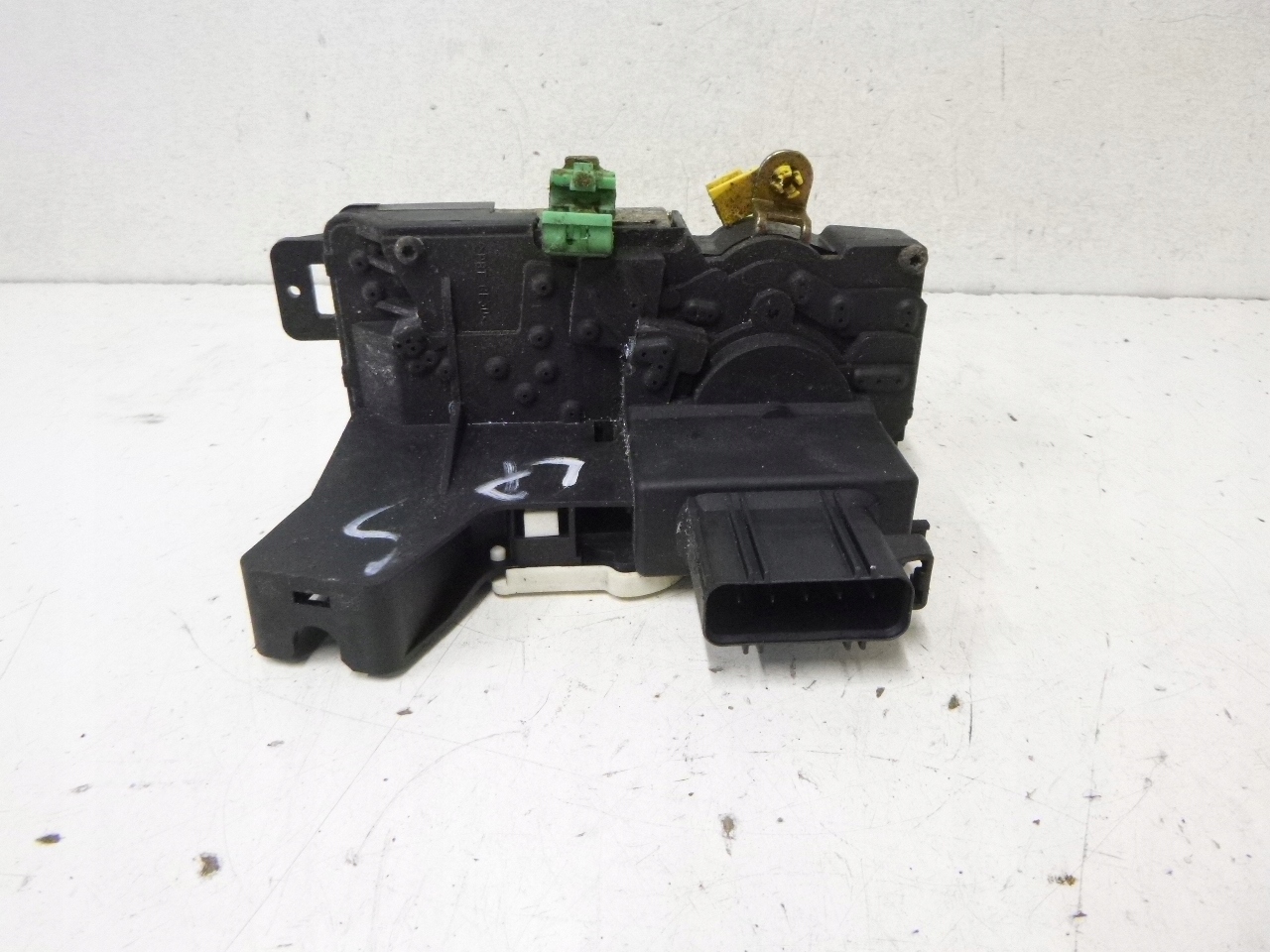 lock door front left Jaguar S Type Lift 05r.
