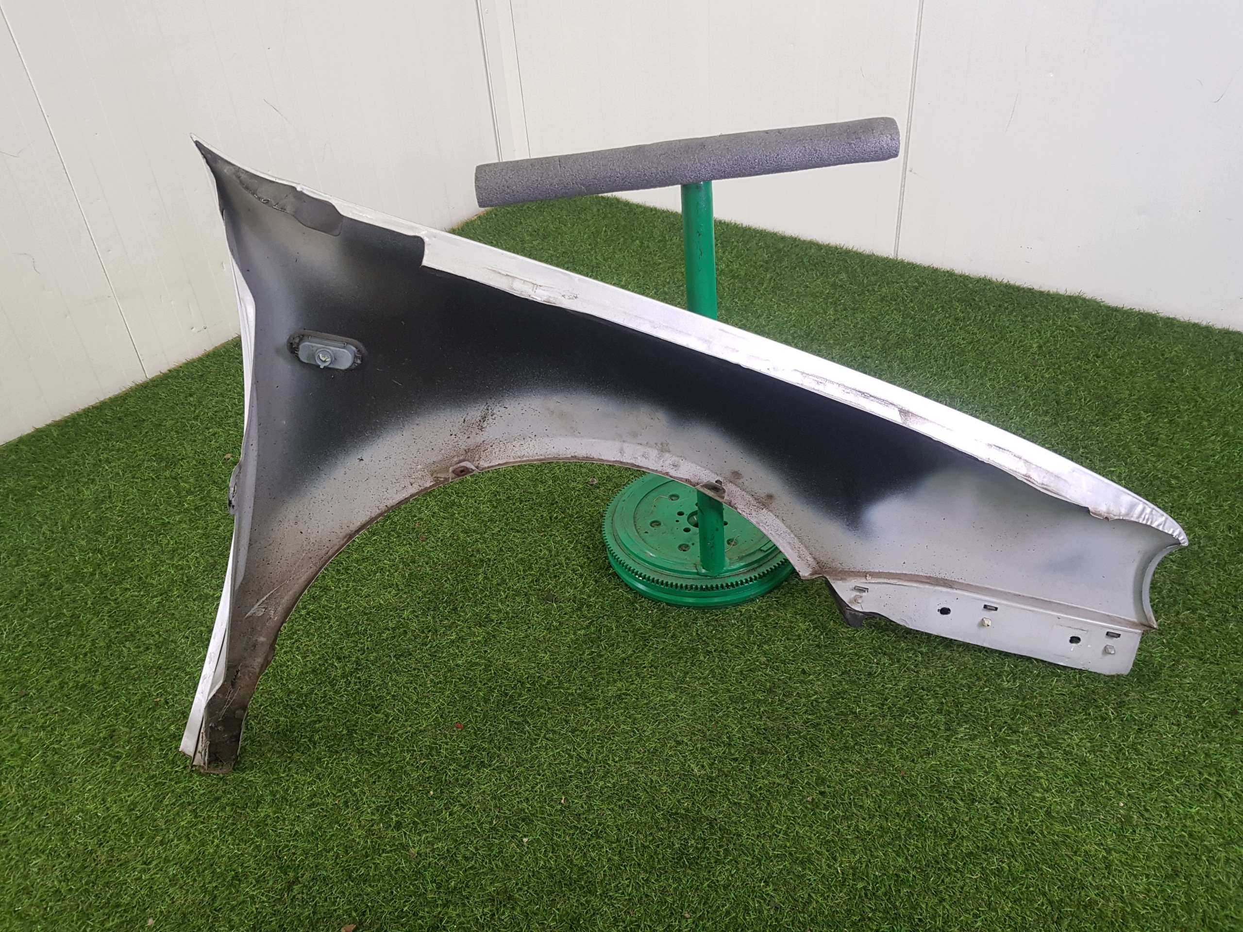 blatník levý přední VOLKSWAGEN GOLF 4