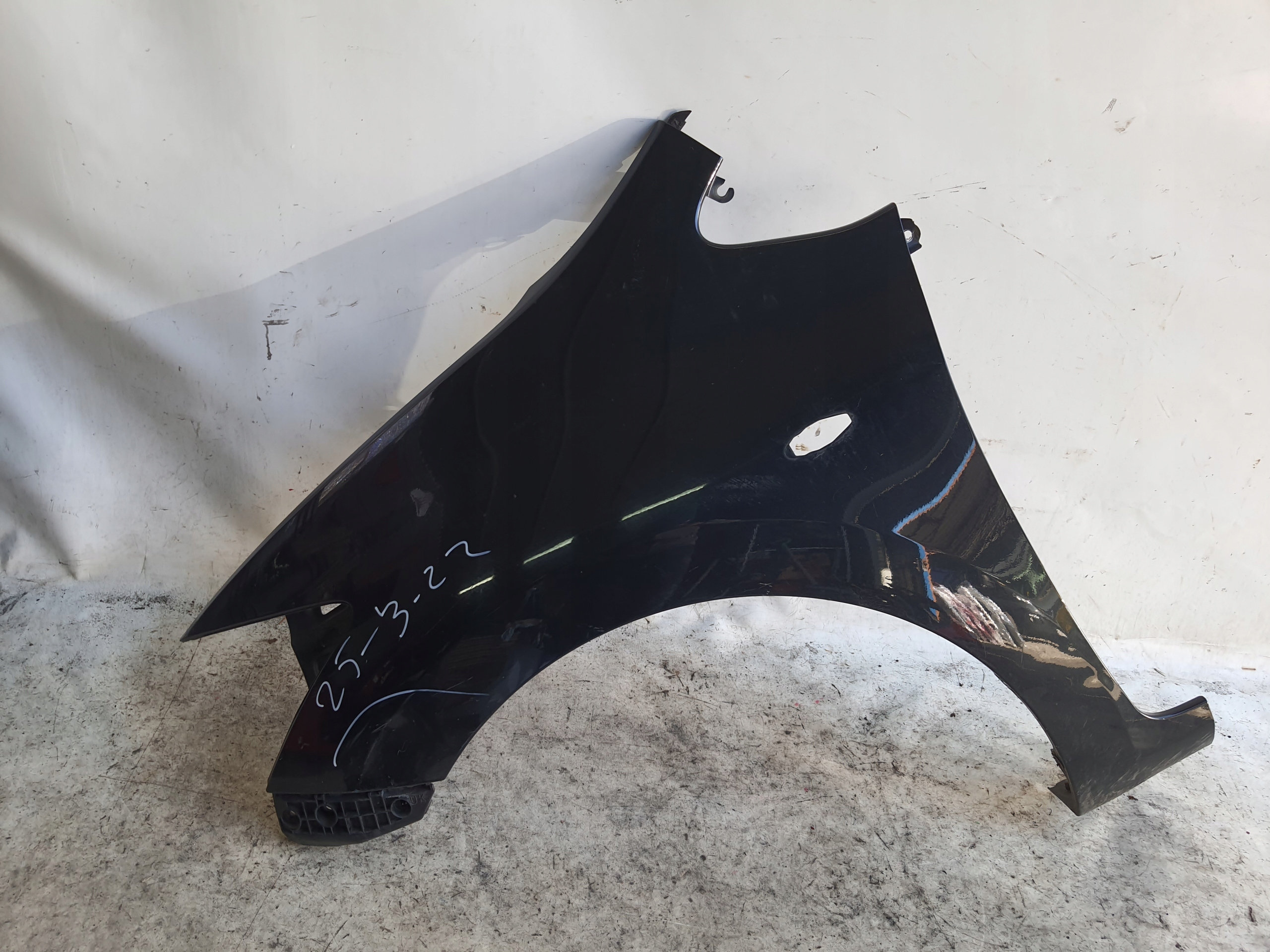 TOYOTA AURIS e 06-09 209 parafango