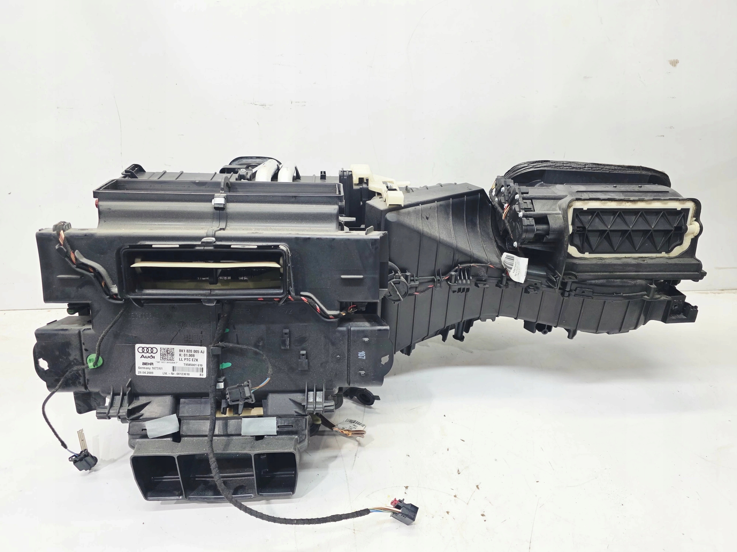 heater AUDI A4 B8 A5 8T 8K1820005AJ