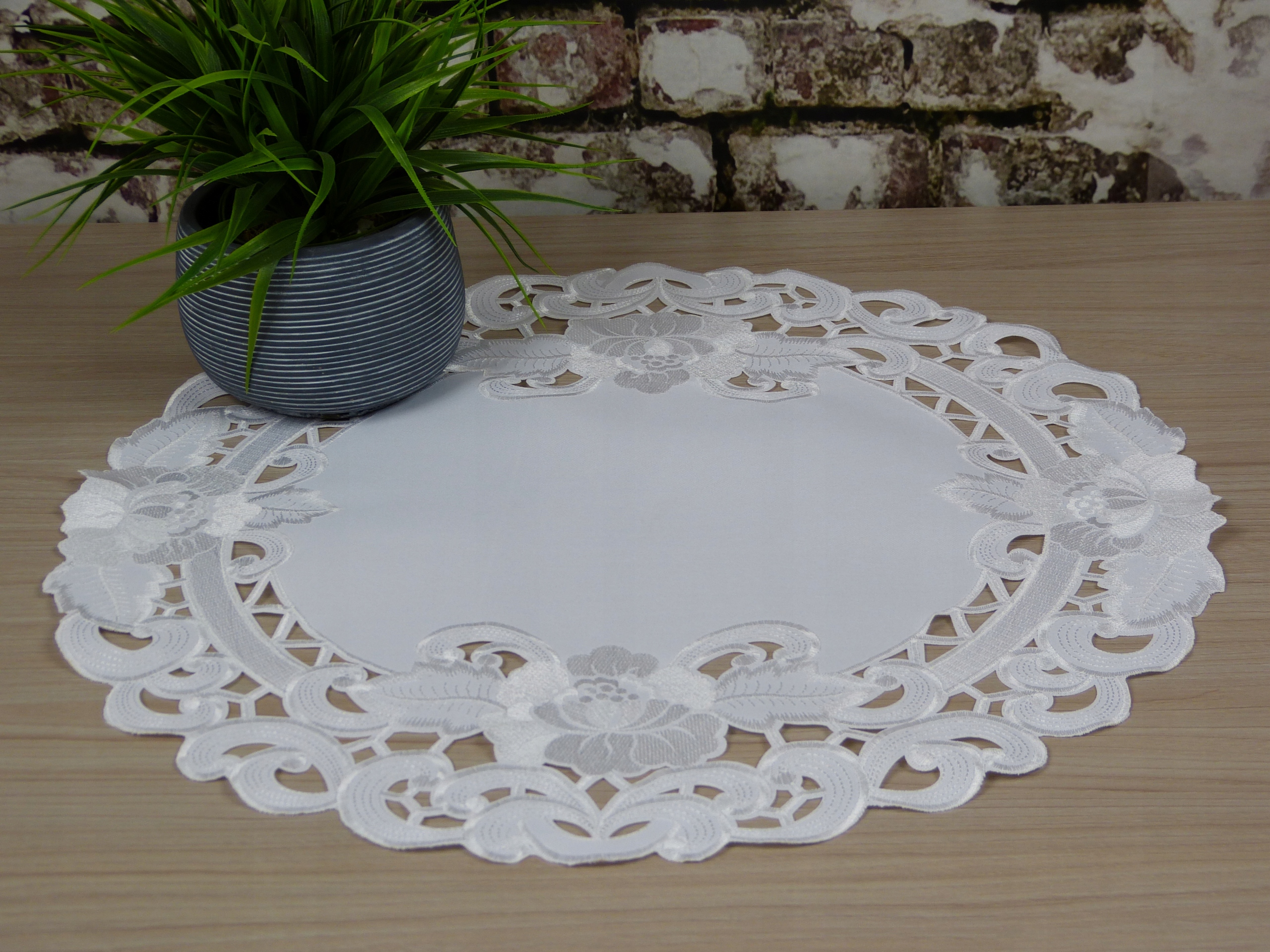 

Serweta na stół 60cm haftowany biały Koło