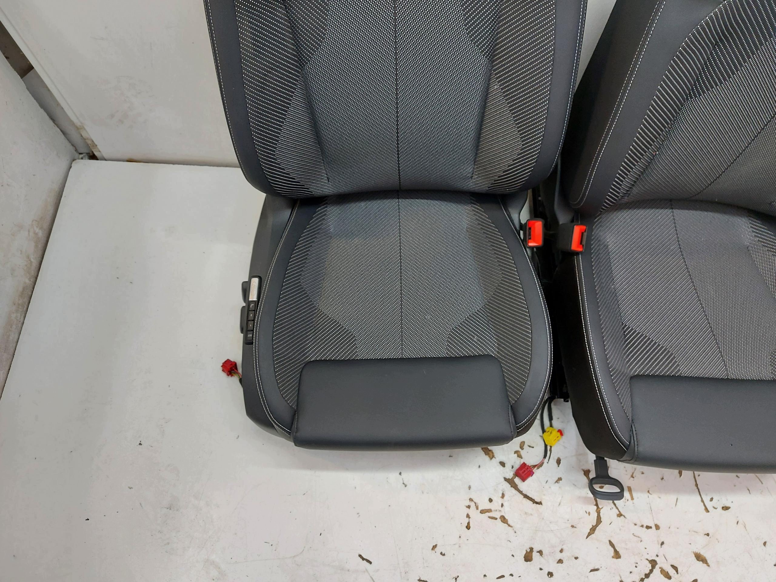 Ford Explorer VII R2KB Sitze komplet RHD UK