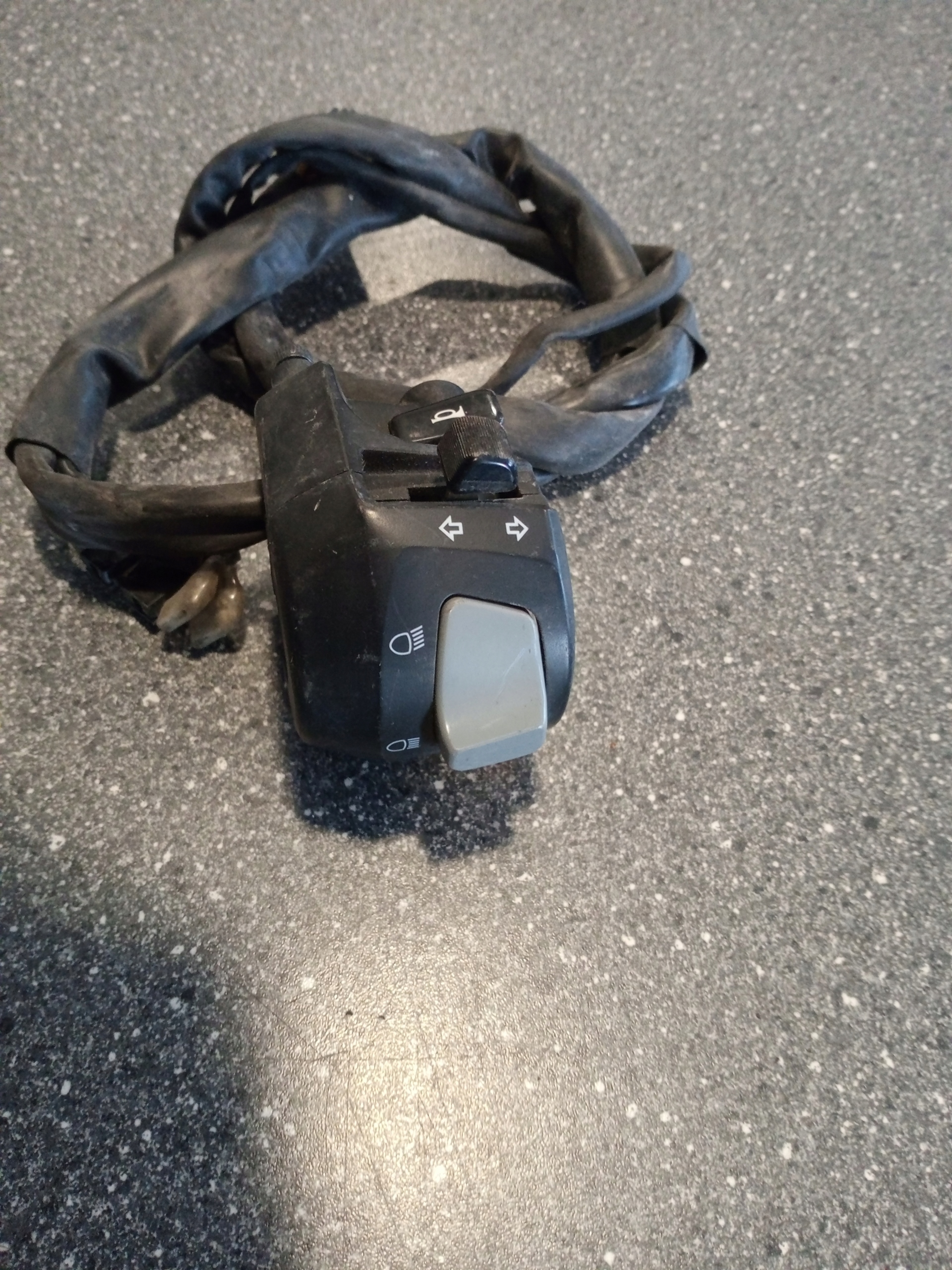 ЛЕВЫЙ ПЕРЕКЛЮЧАТЕЛЬ YAMAHA TMAX T-MAX 500