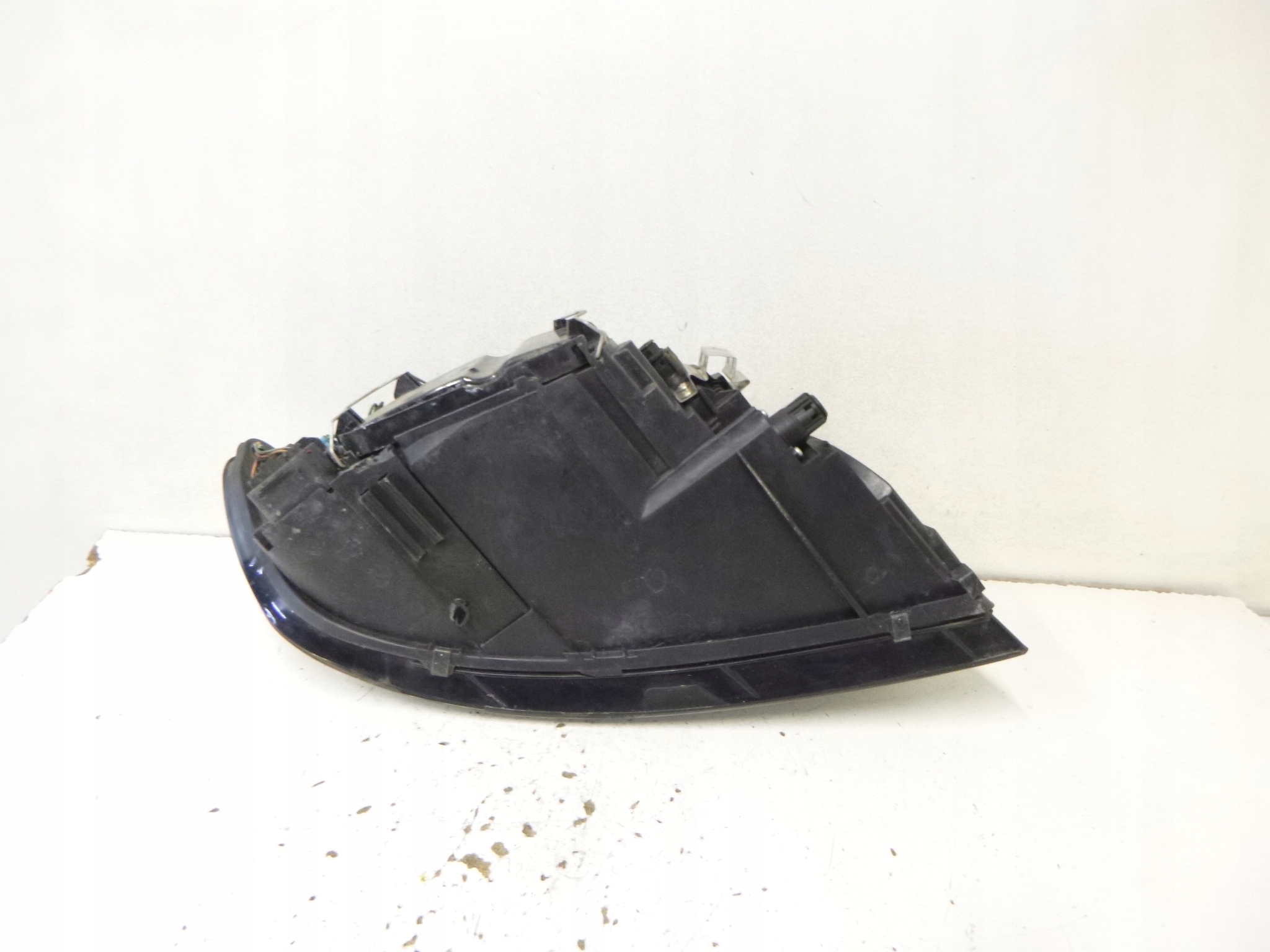 light front left Volvo V50 2005r.