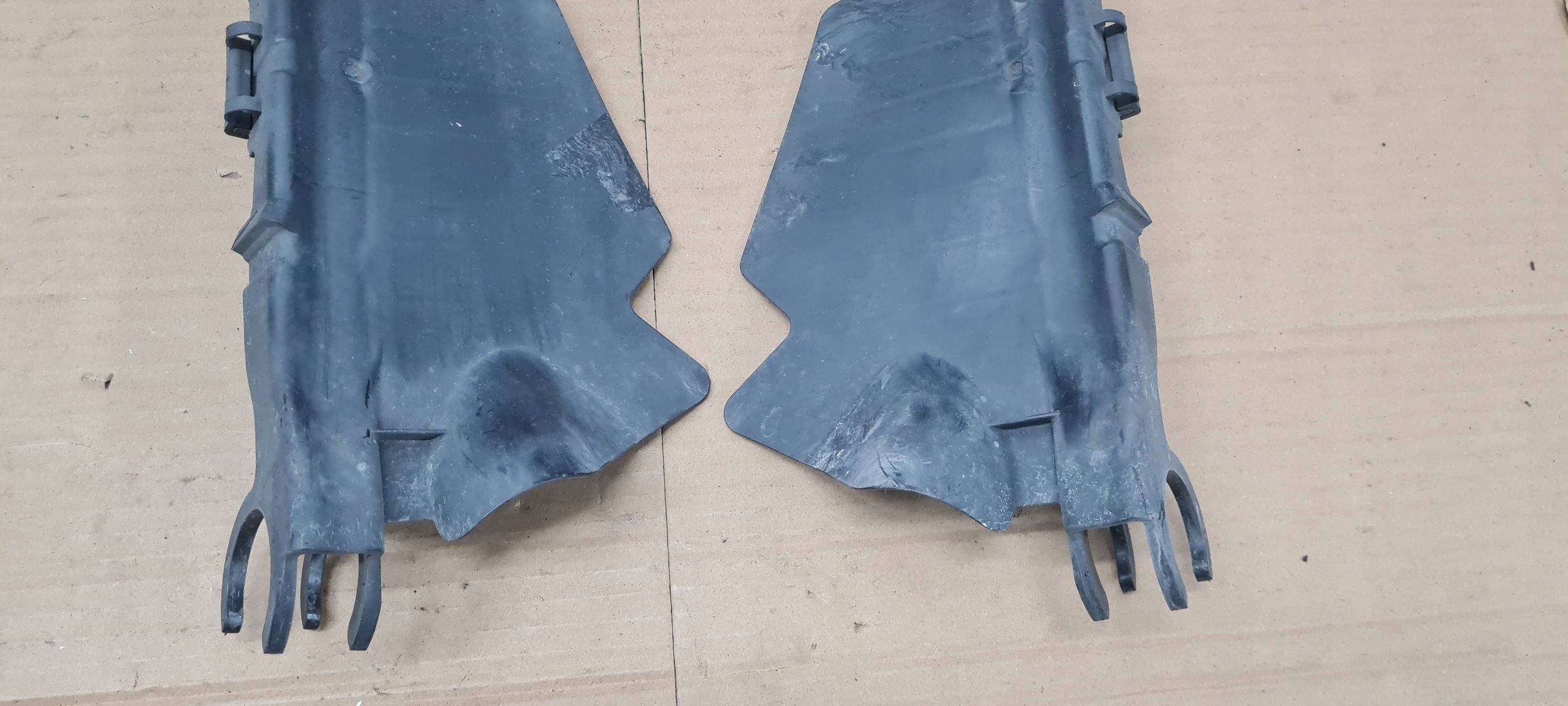 A5 8W S5 cover cap arms left right rear part 2X A4 B9 8W S4