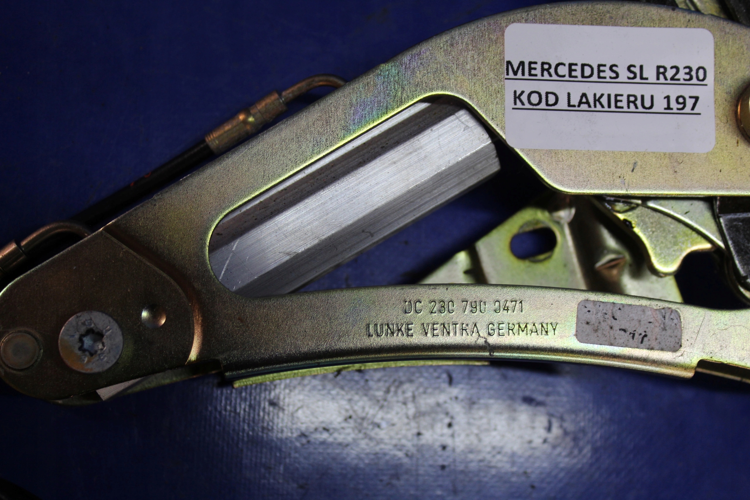 SIŁOWNIK DACHU MERCEDES SL R230 2307900471 Producent części Mercedes-Benz OE