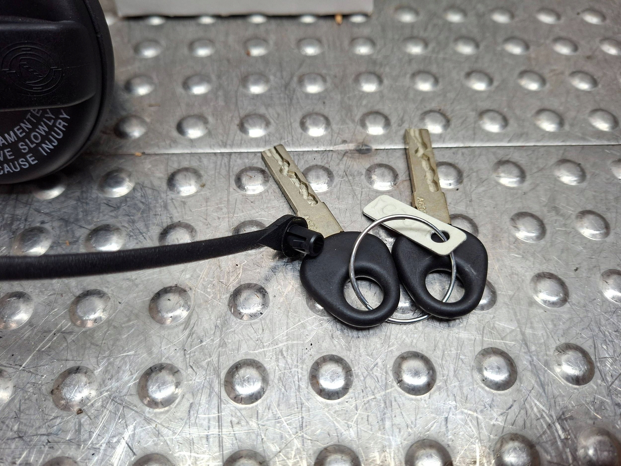 KOREK WLEWU PALIWA 71802520 FIAT 500 GRANDE PUNTO EVO DOBLO II SCUDO II Producent części Fiat OE