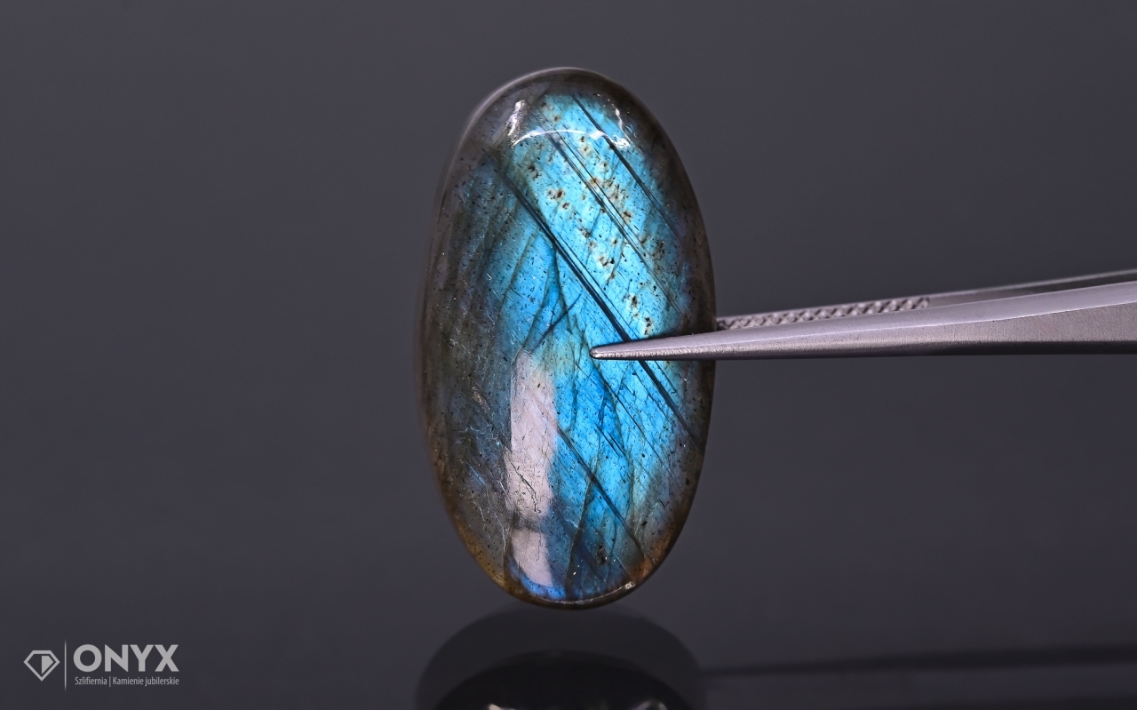 Labradorit kabošon ovál 29x16 mm