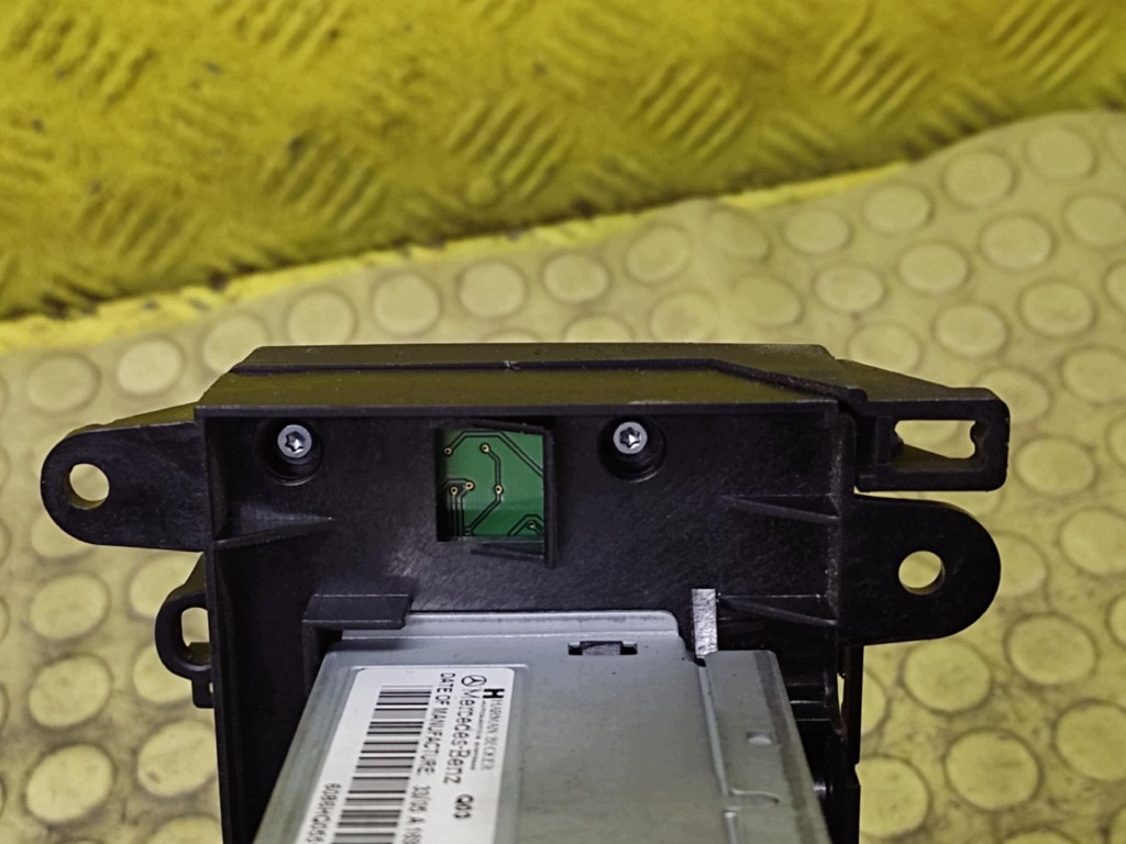 MERCEDES B class W245 RADIO A1698200286