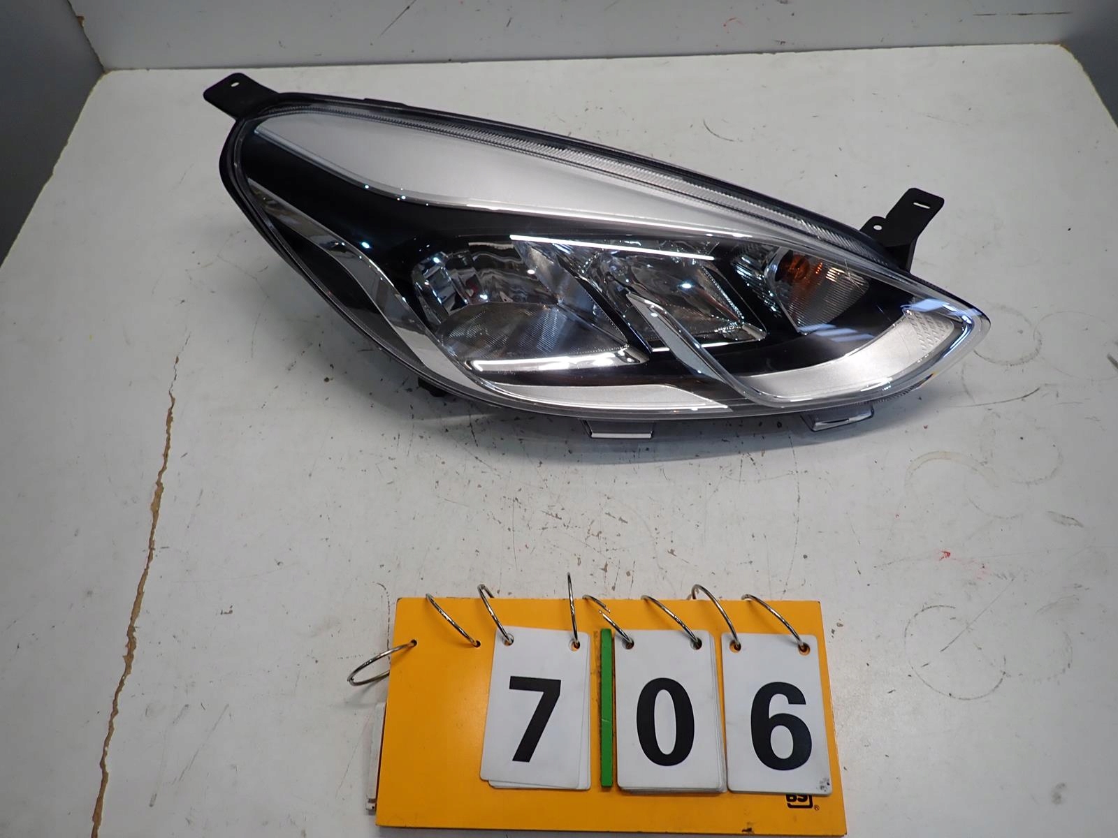 light front front right FORD FIESTA MK8 2017