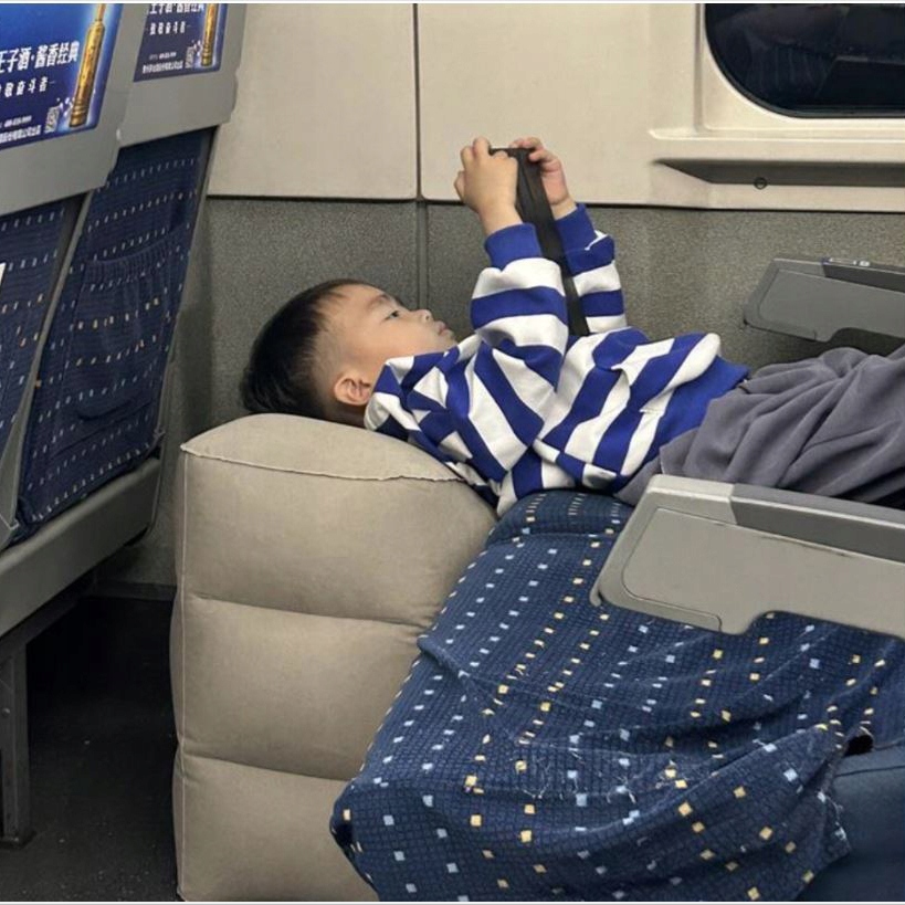 PODNÓŻEK DMUCHANY PODRÓŻNY POD NOGI PODUSZKA DMUCHANA DO SAMOCHODU SAMOLOTU EAN (GTIN) 5904119632389