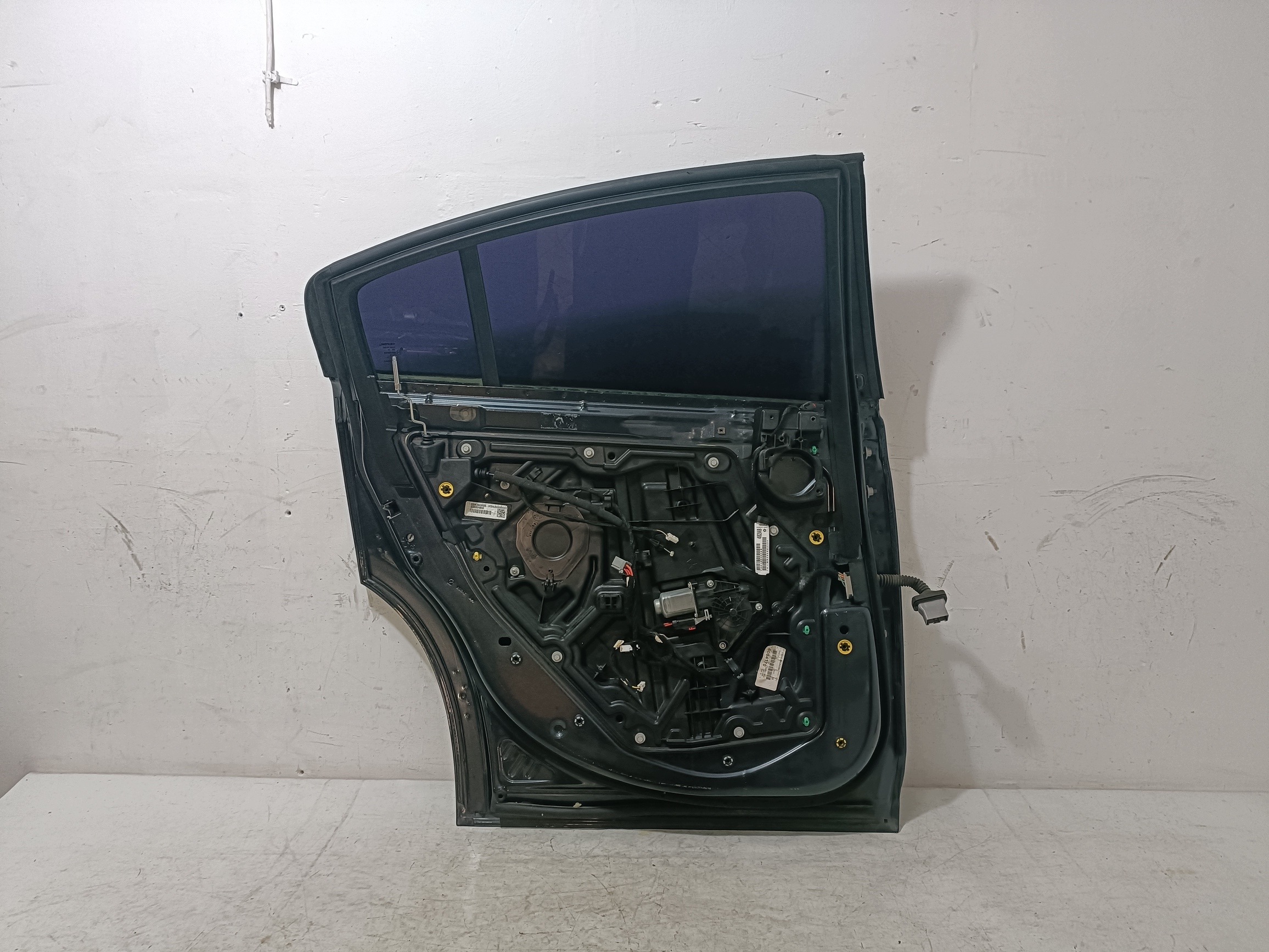 DODGE CHARGER 2019- door left rear part rear. PAR complete 68409482AB