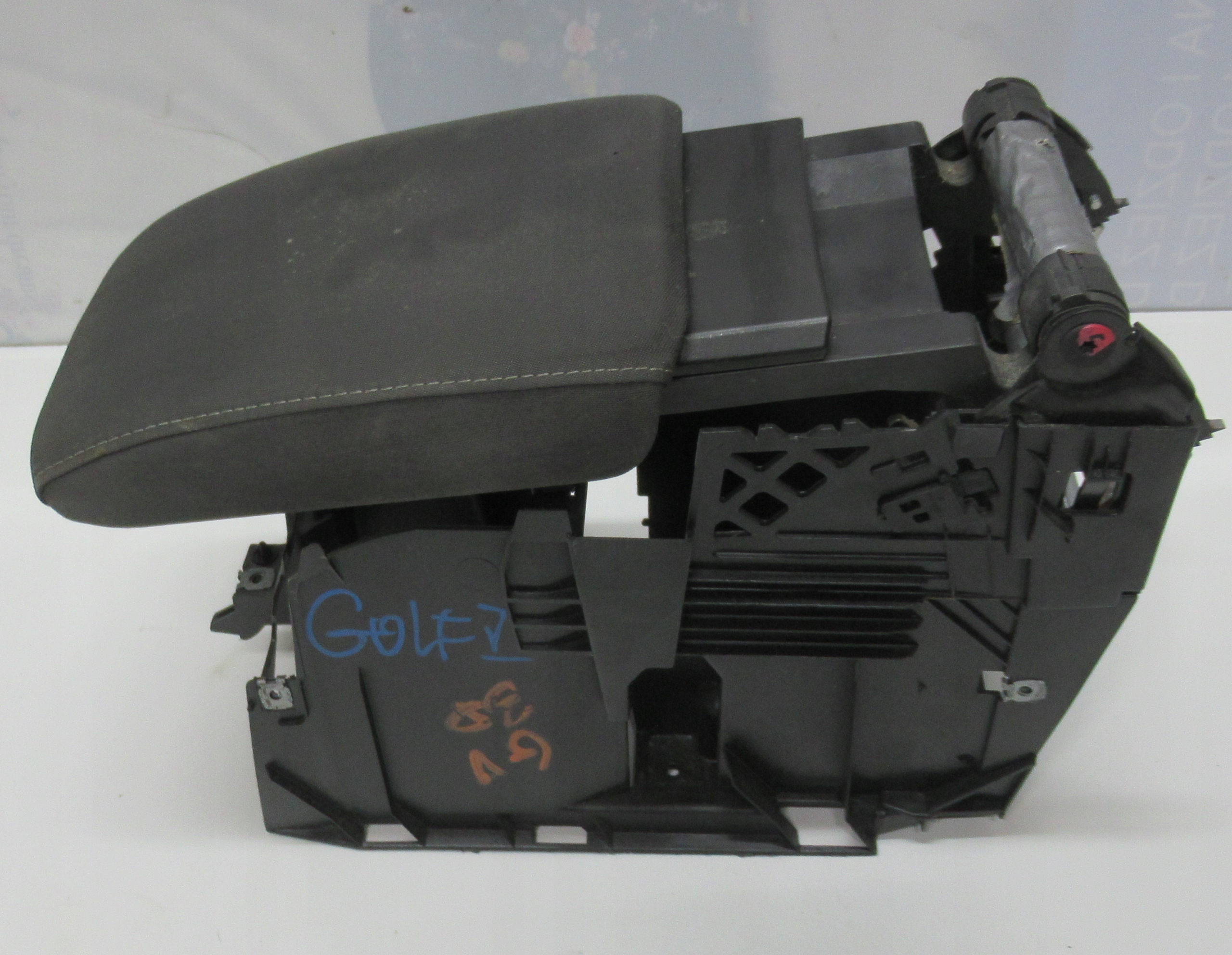 VW GOLF V bracciolo MATERIALOWY 1K5864251C