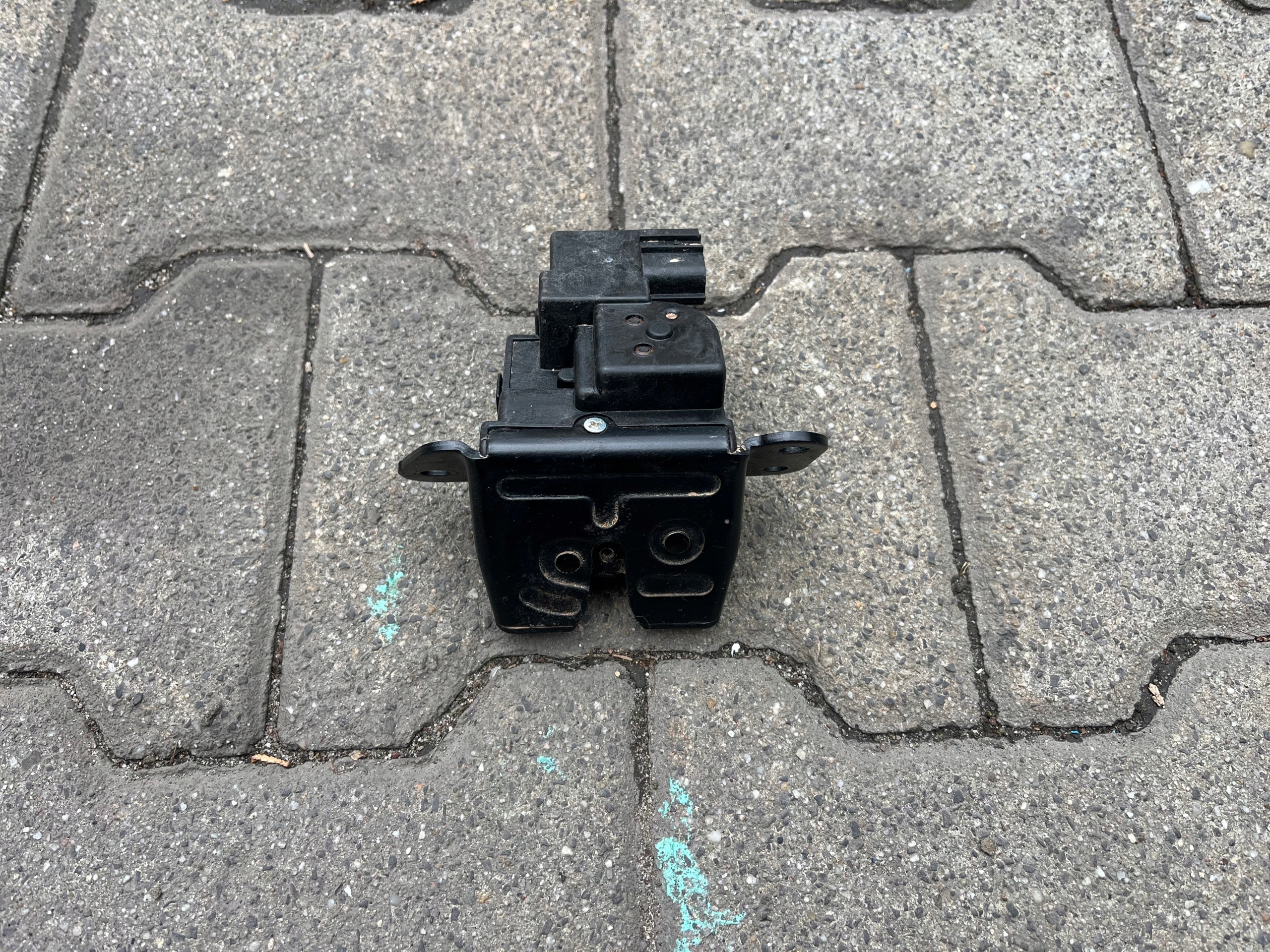 Hyundai IX35 lock bonnet boot