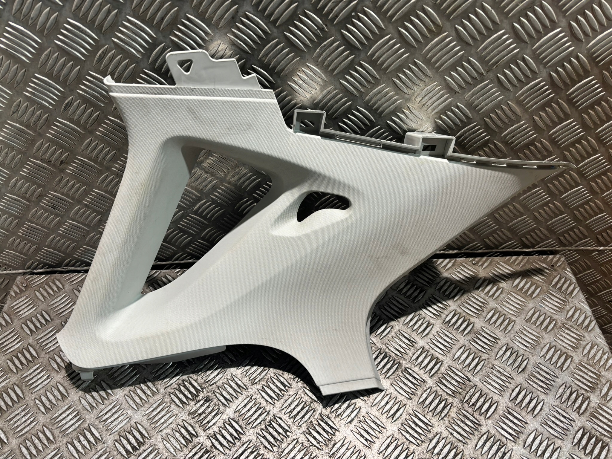 обшивка левый зад vw POLO 6R 6R4867287 5D