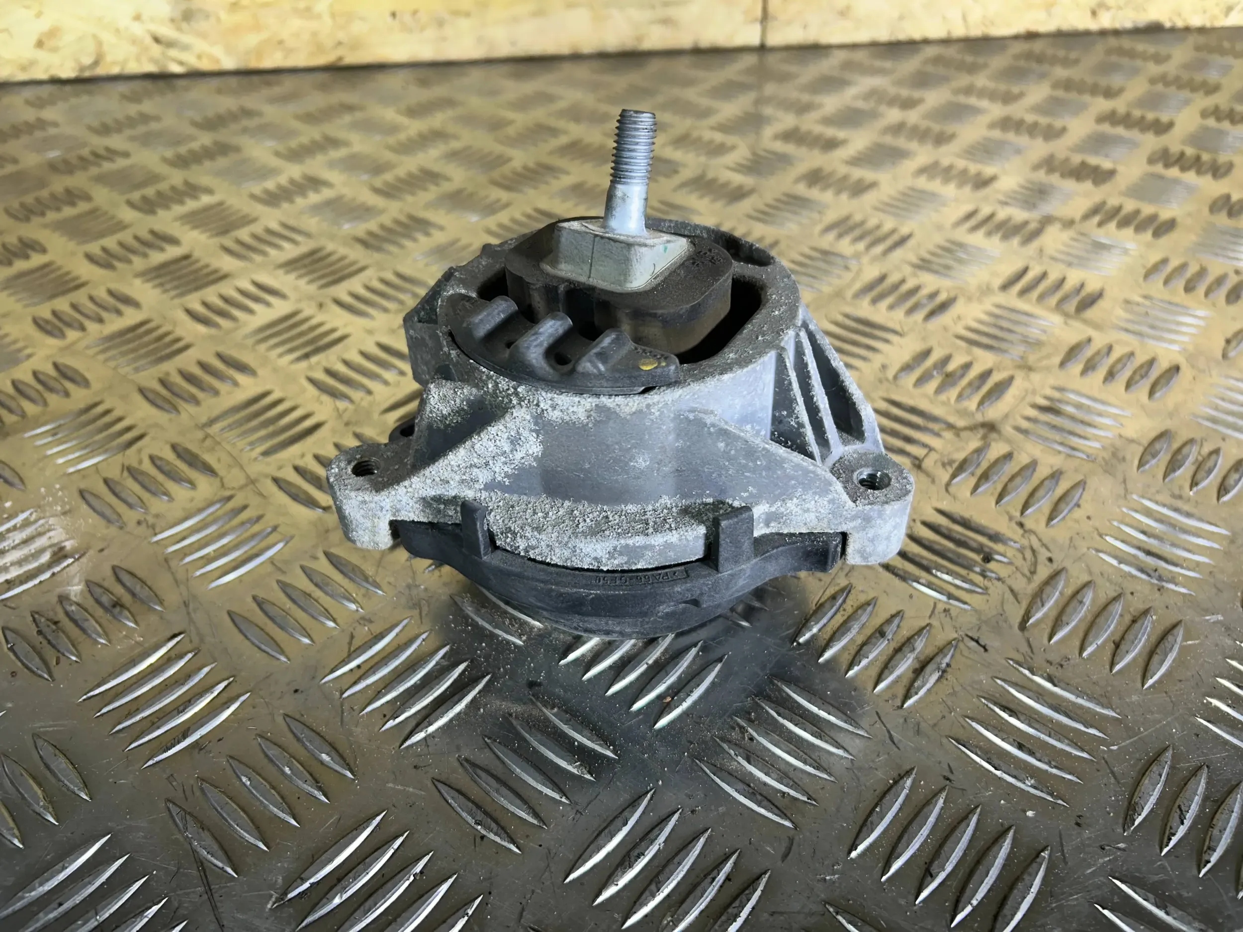 console / engine mount right BMW 4 F32 F33 2015 6787658