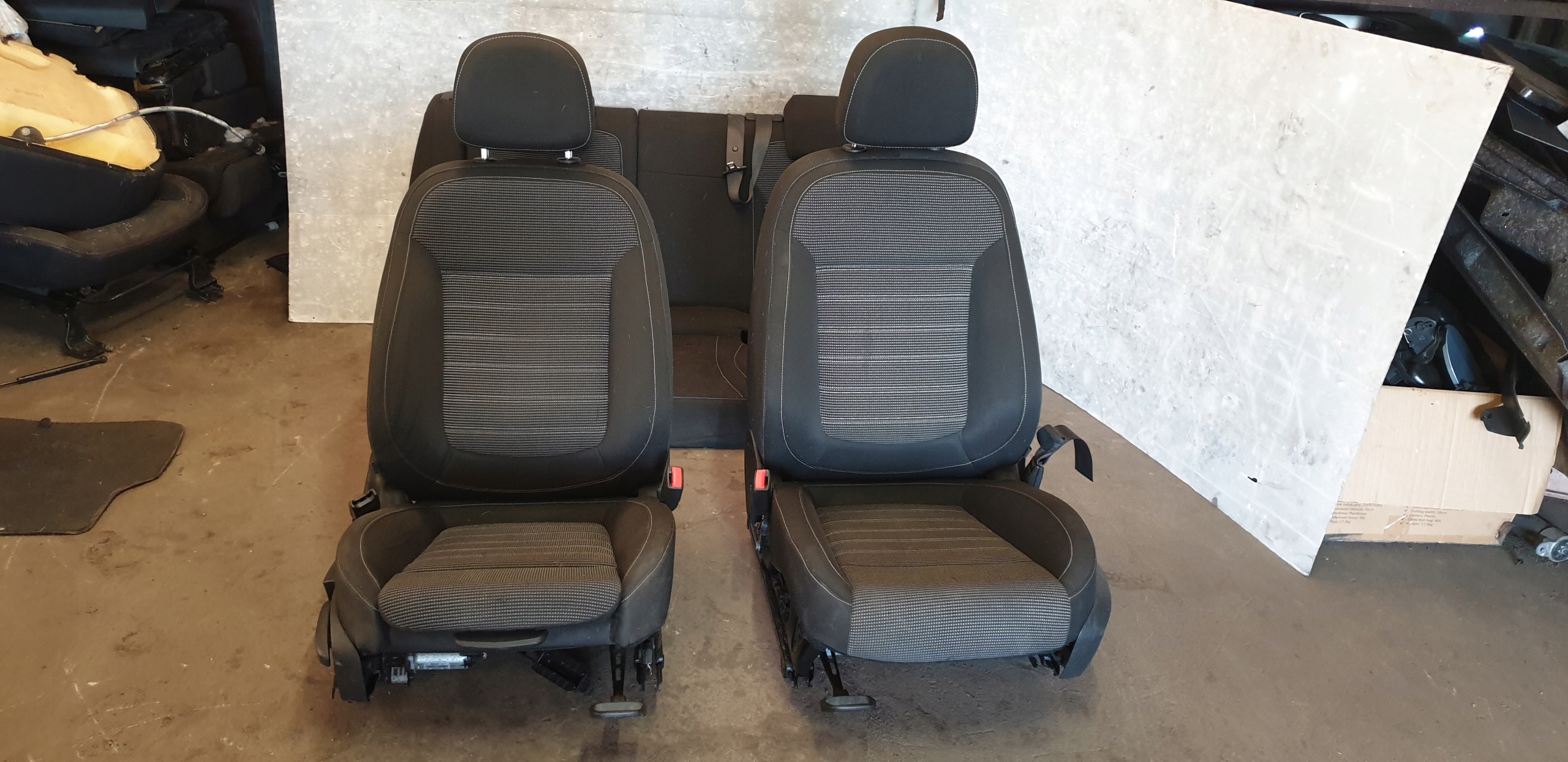 OPEL INSIGNIA A HB FOTELE PRZEDNIE KANAPA TYŁ KOMPLET Typ samochodu Samochody osobowe