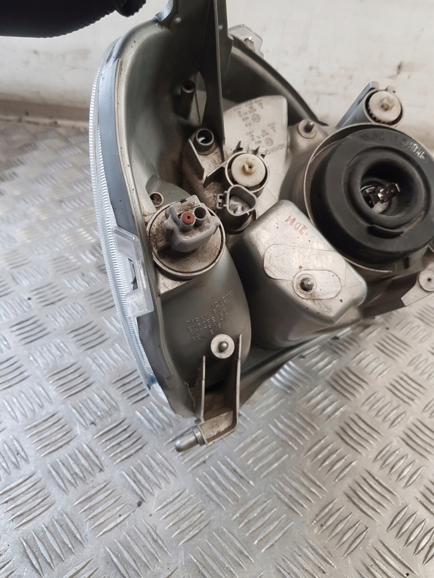 light left front TOYOTA YARIS and 01R
