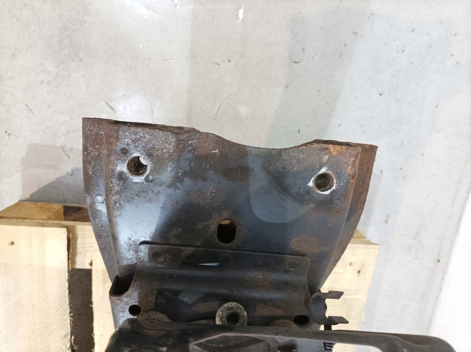 axle beam sider bearing below engine Ford Transit VI (2006-)