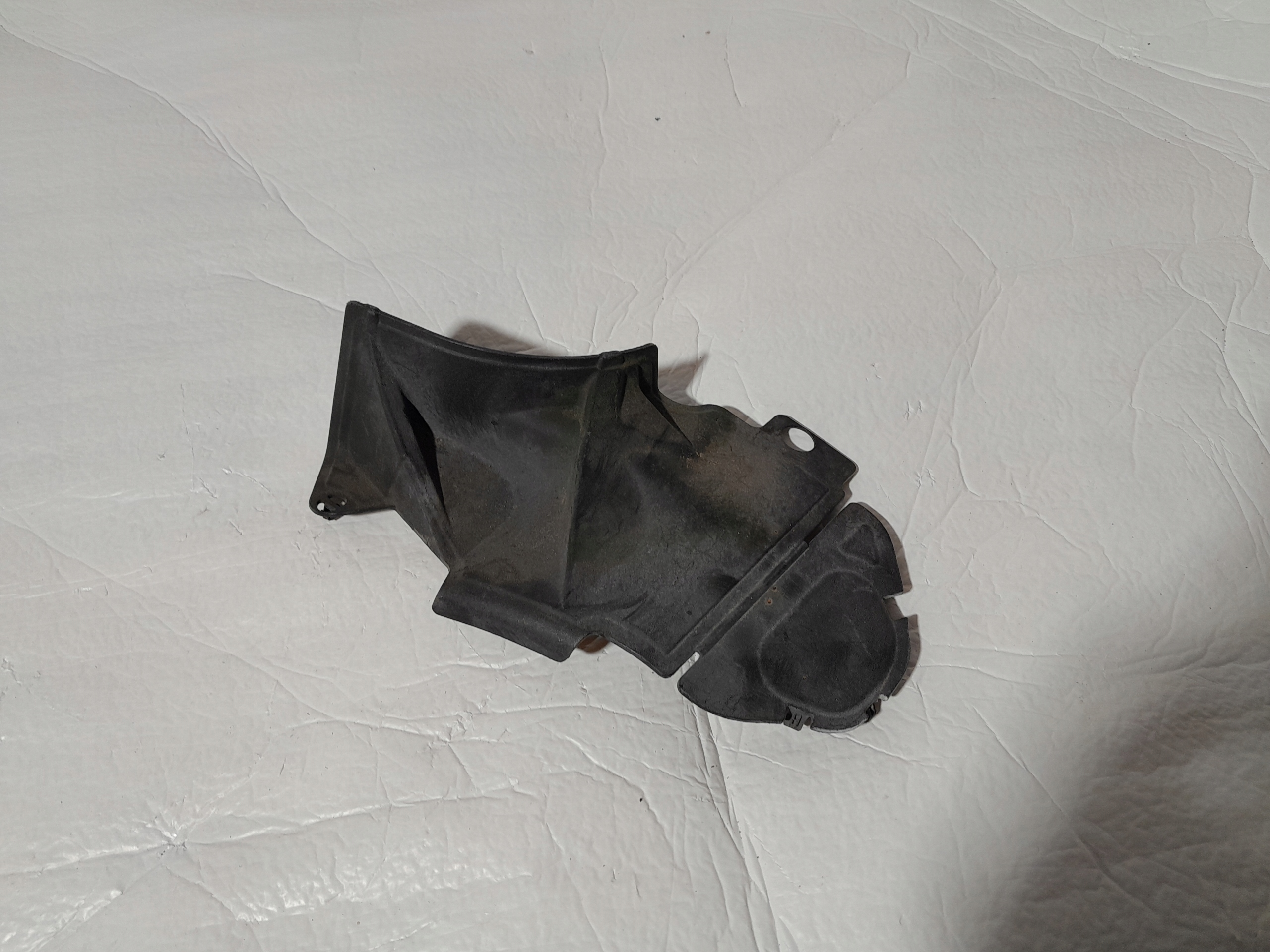 Audi A4 B9 защита Двигателя 8W0806583B