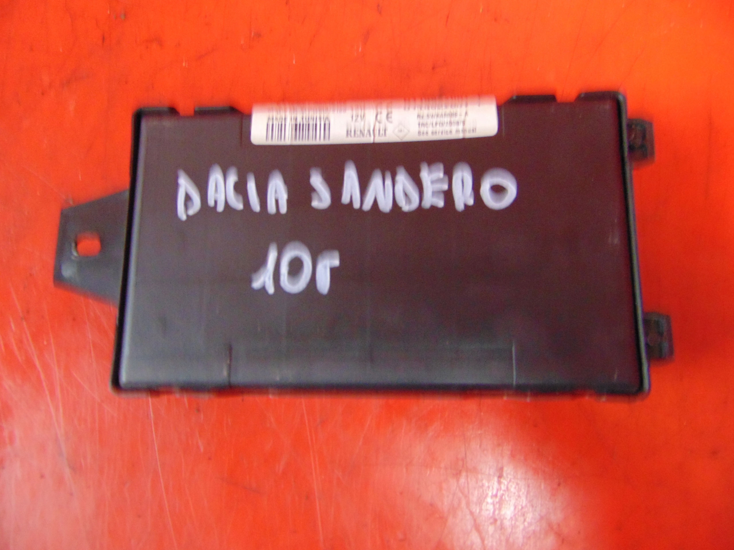 DACIA SANDERO and module control unit BSI 8201013757