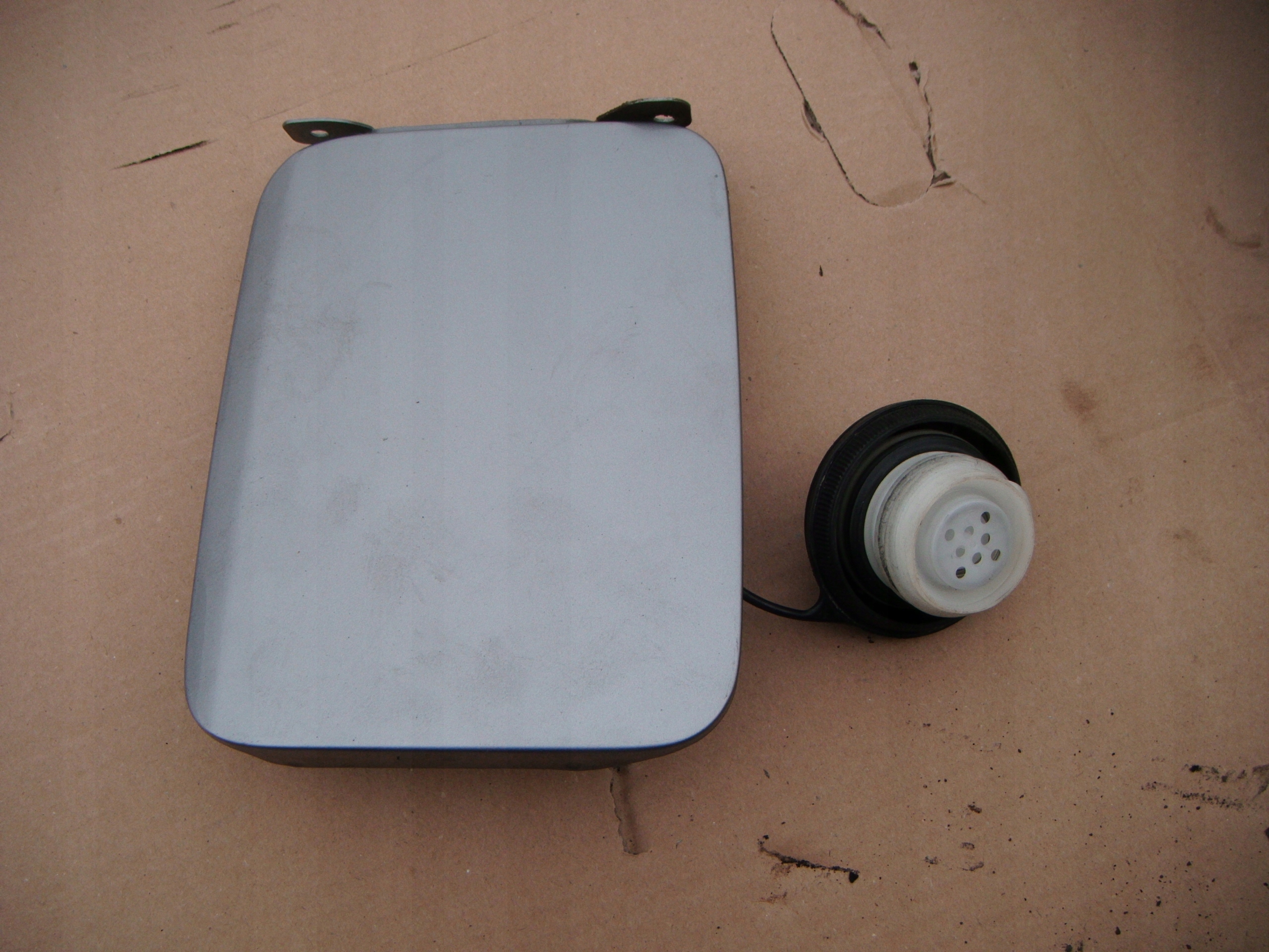 SUBARU OUTBACK III 3 03-09 KLAPKA WLEWU PALIWA KOLOR C6Z - BEZ KORKA !!