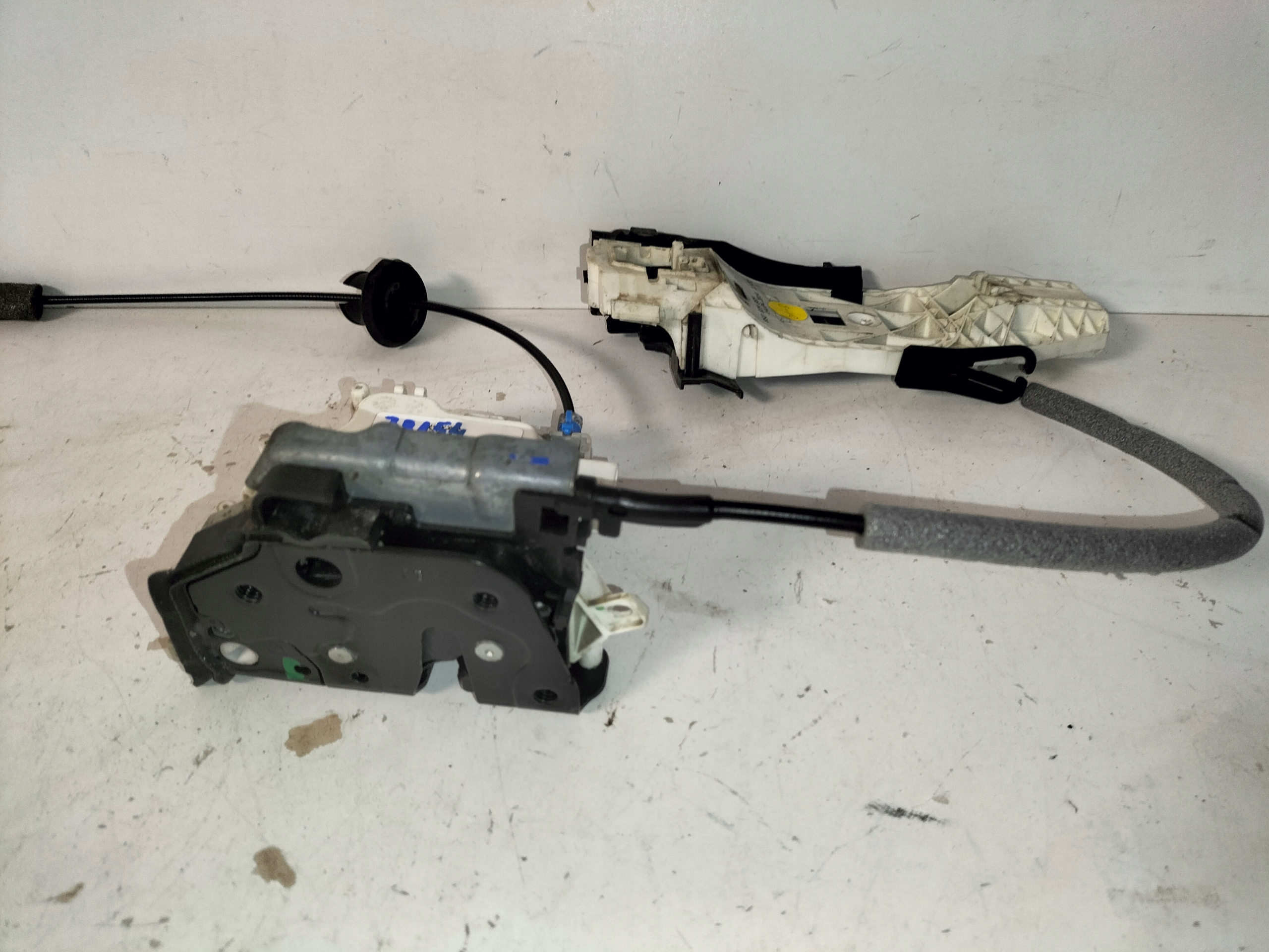 lock door front right AUDI A1 14- A3 8V 16- A4 B9 15- Q2 16