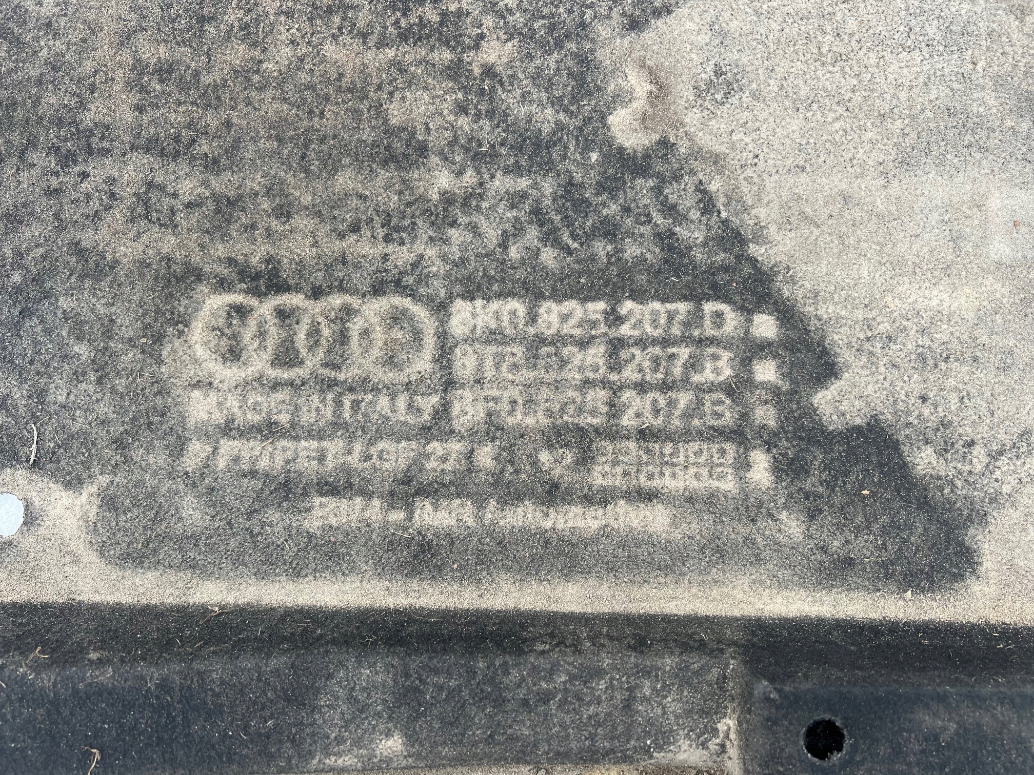 AUDI A4 B8 A5 8T Blende Abdeckung abdeckung des Bodens Unterfahrschutz links 8K0825207D