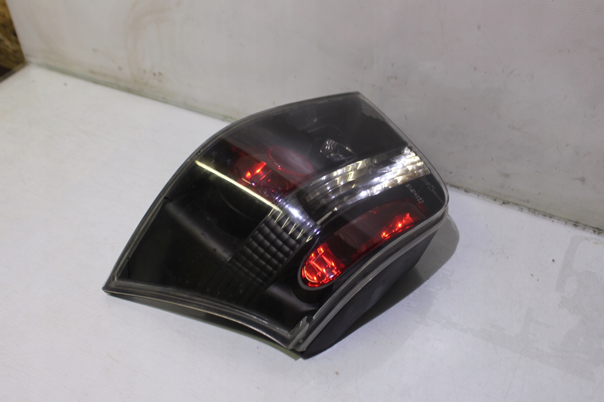 LAMPA PRAWA TYŁ TUNING VOLKSWAGEN GOLF IV Producent inny