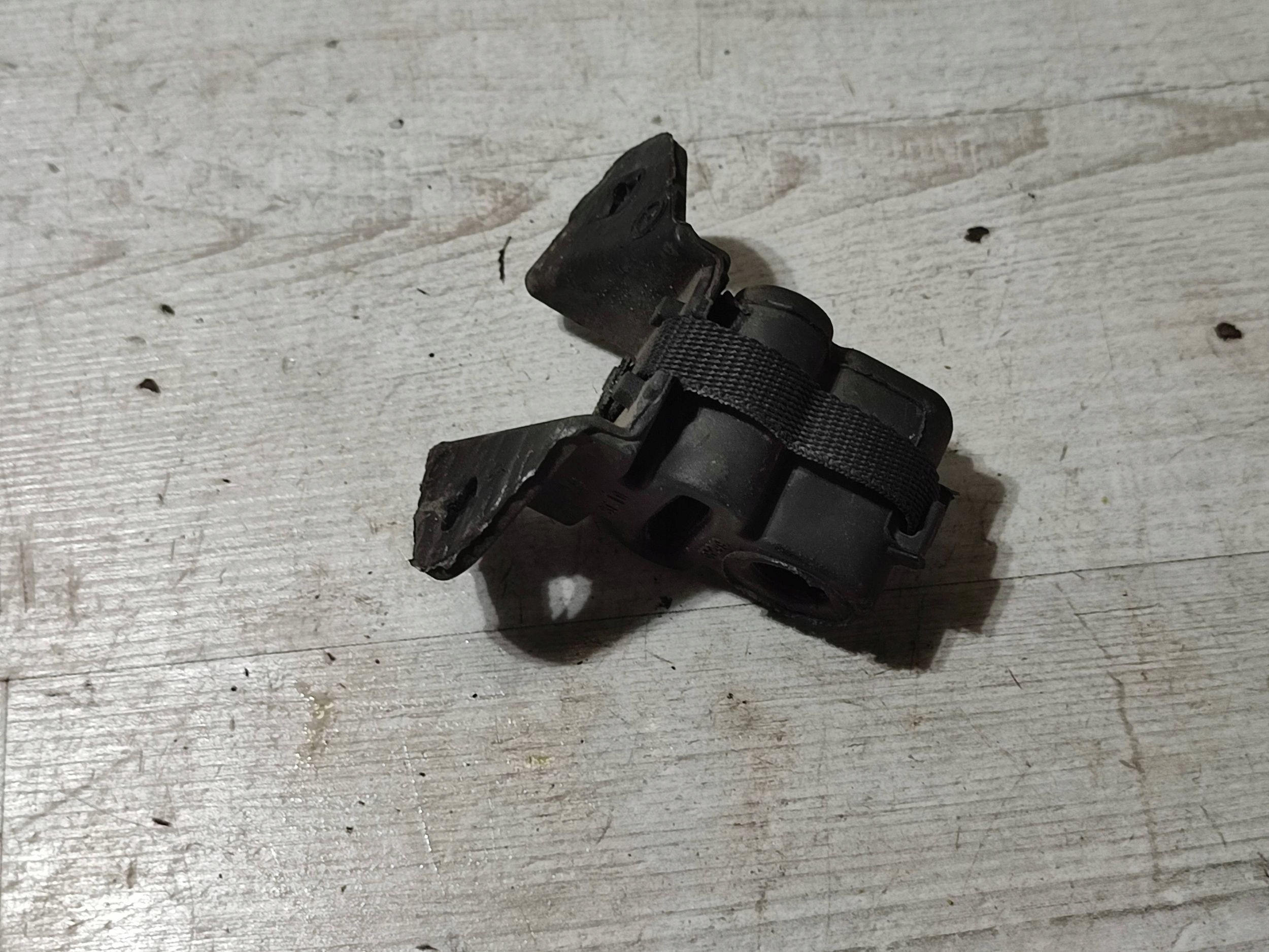 Opel Corsa F 2020 holder bracket tlumika
