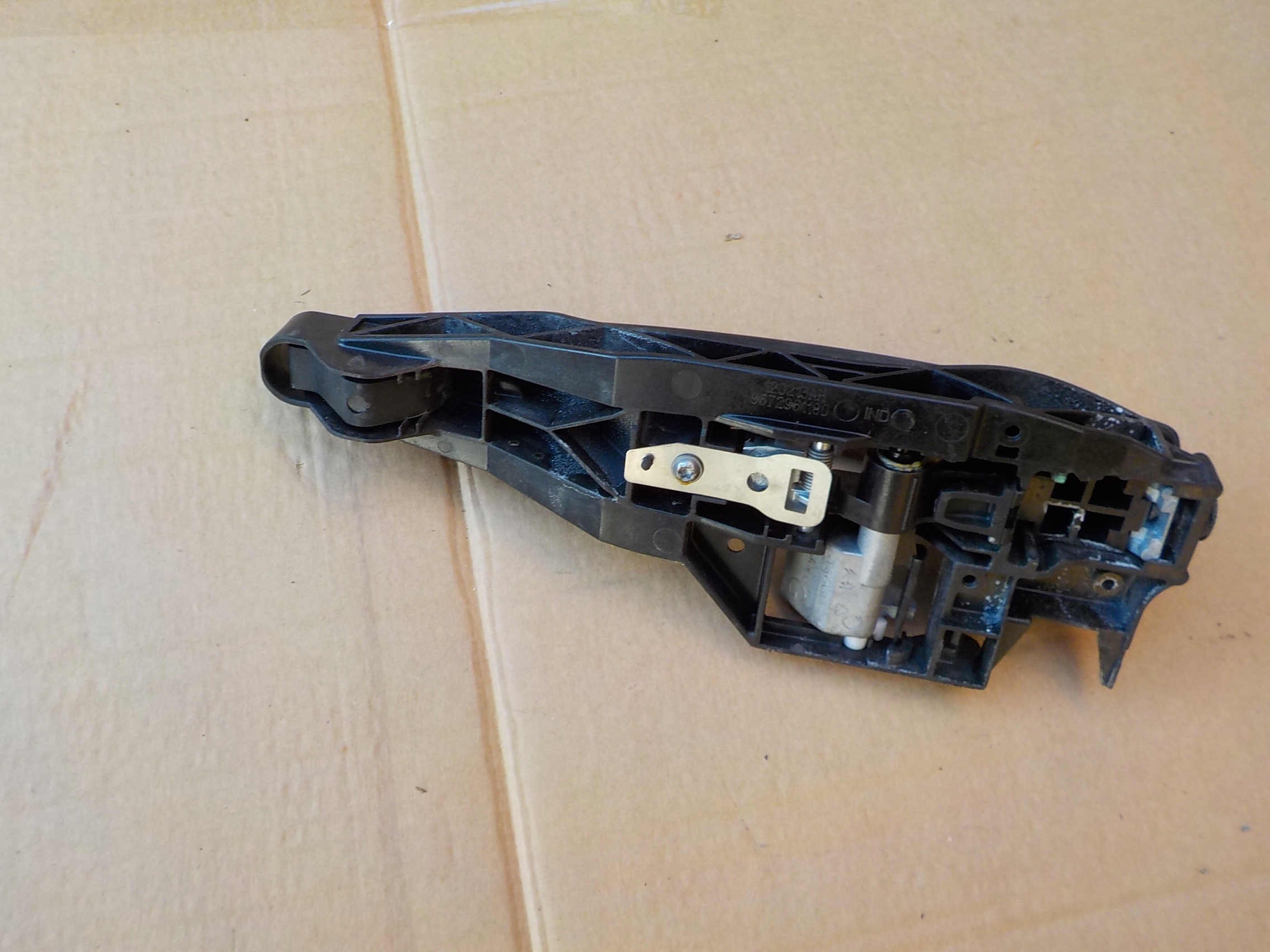 handle left rear part peugeot 208 and 2012r