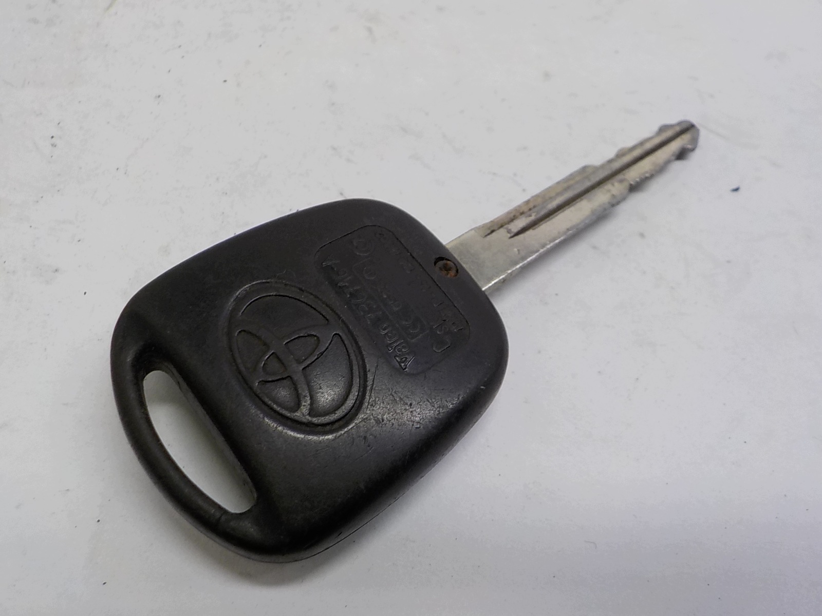 TOYOTA COROLLA AVENSIS YARIS key PILOT