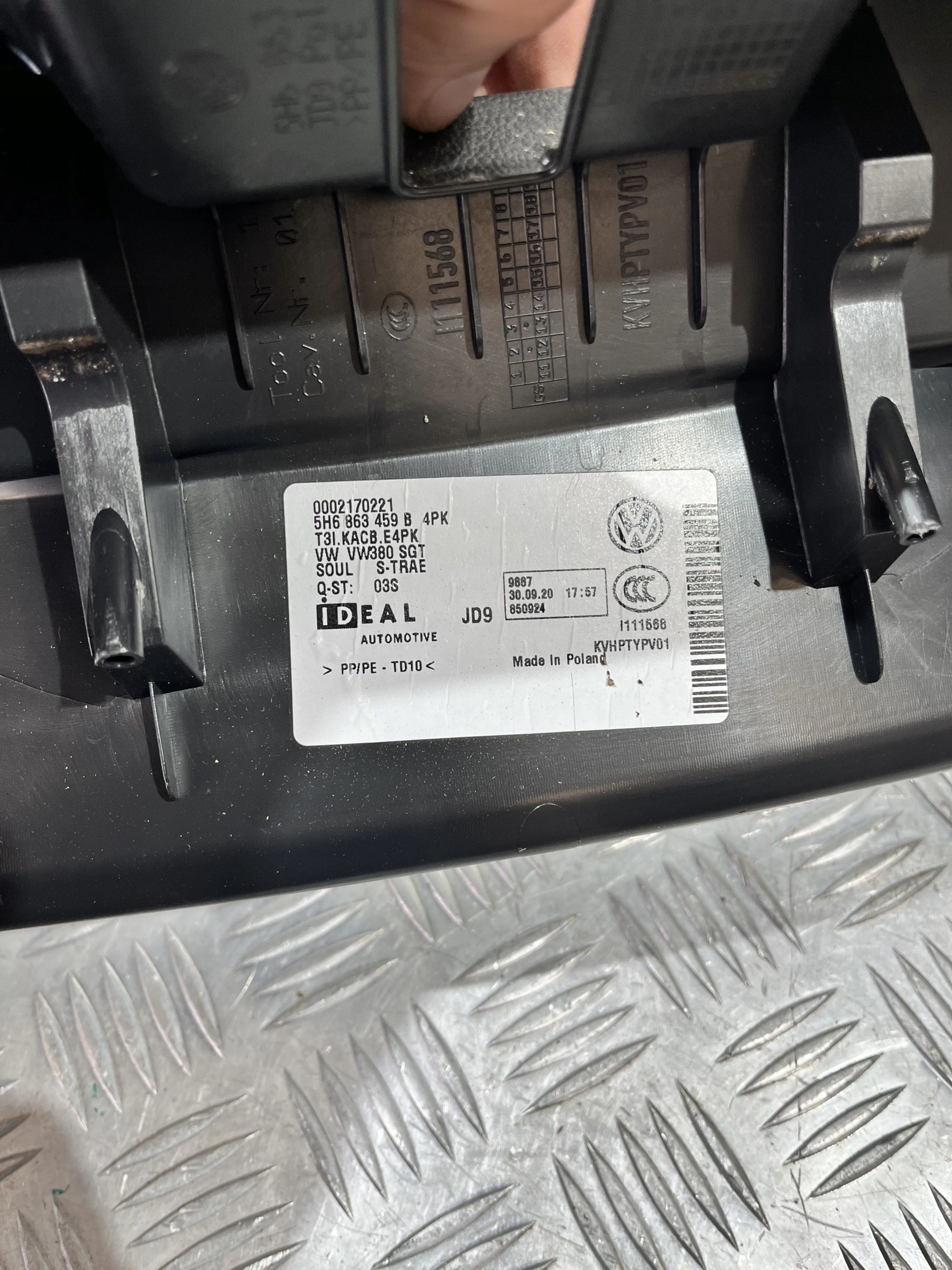 OSŁONA NAKŁADKA PASA TYŁ VW GOLF VIII 19- HB 5H6863459B