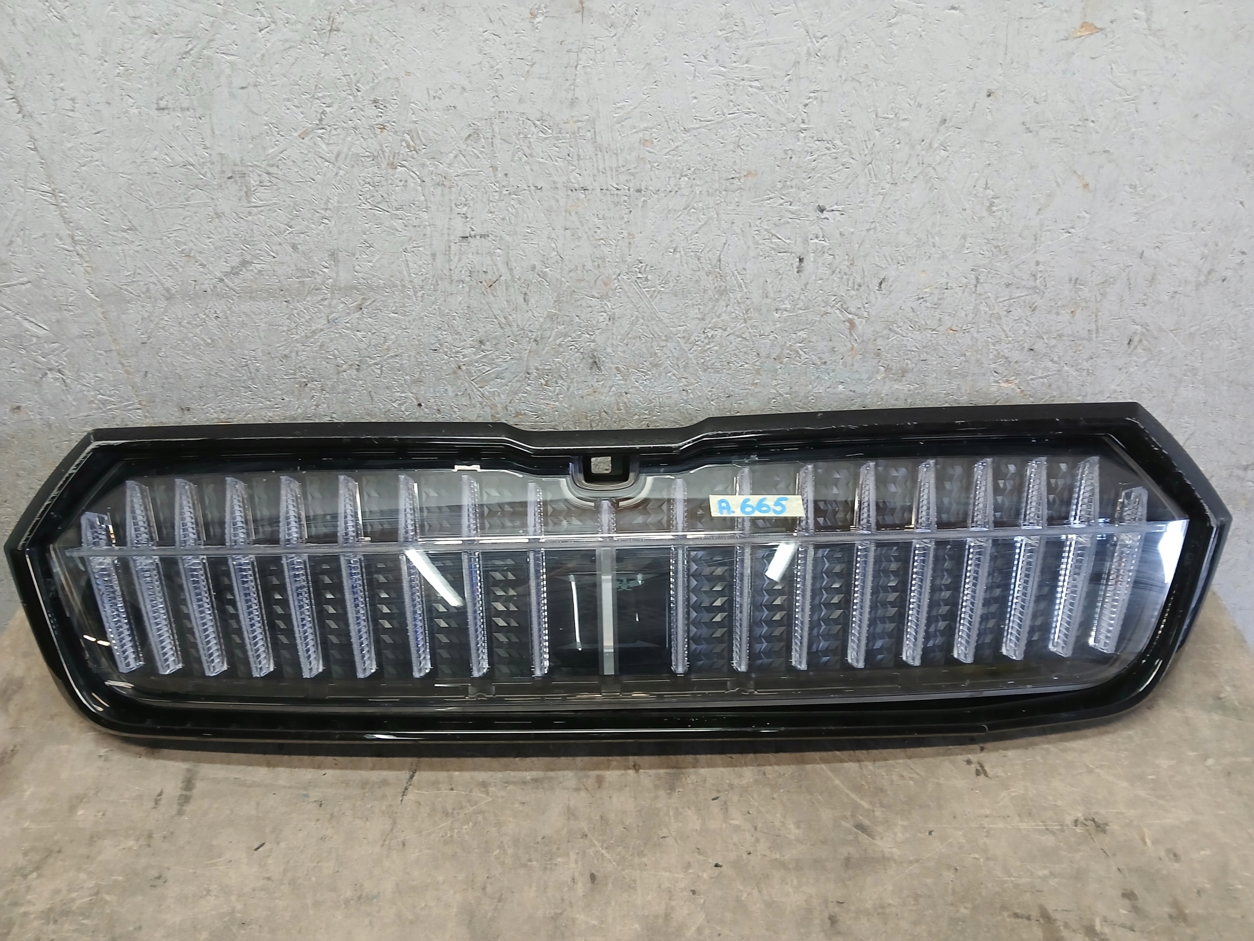 Grille SKODA ENYAQ 5LA941107A