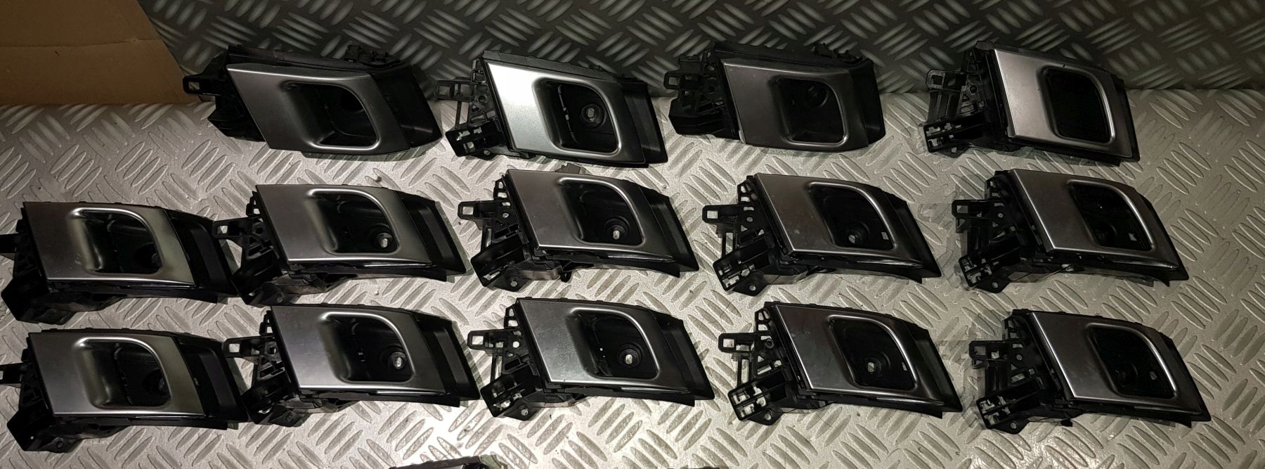 RANGE ROVER SPORT L494 VOGUE L405 KLAMKA WEWNĘTRZNA DRZWI LEWA TYŁ TYLNA Typ samochodu 4x4/SUV