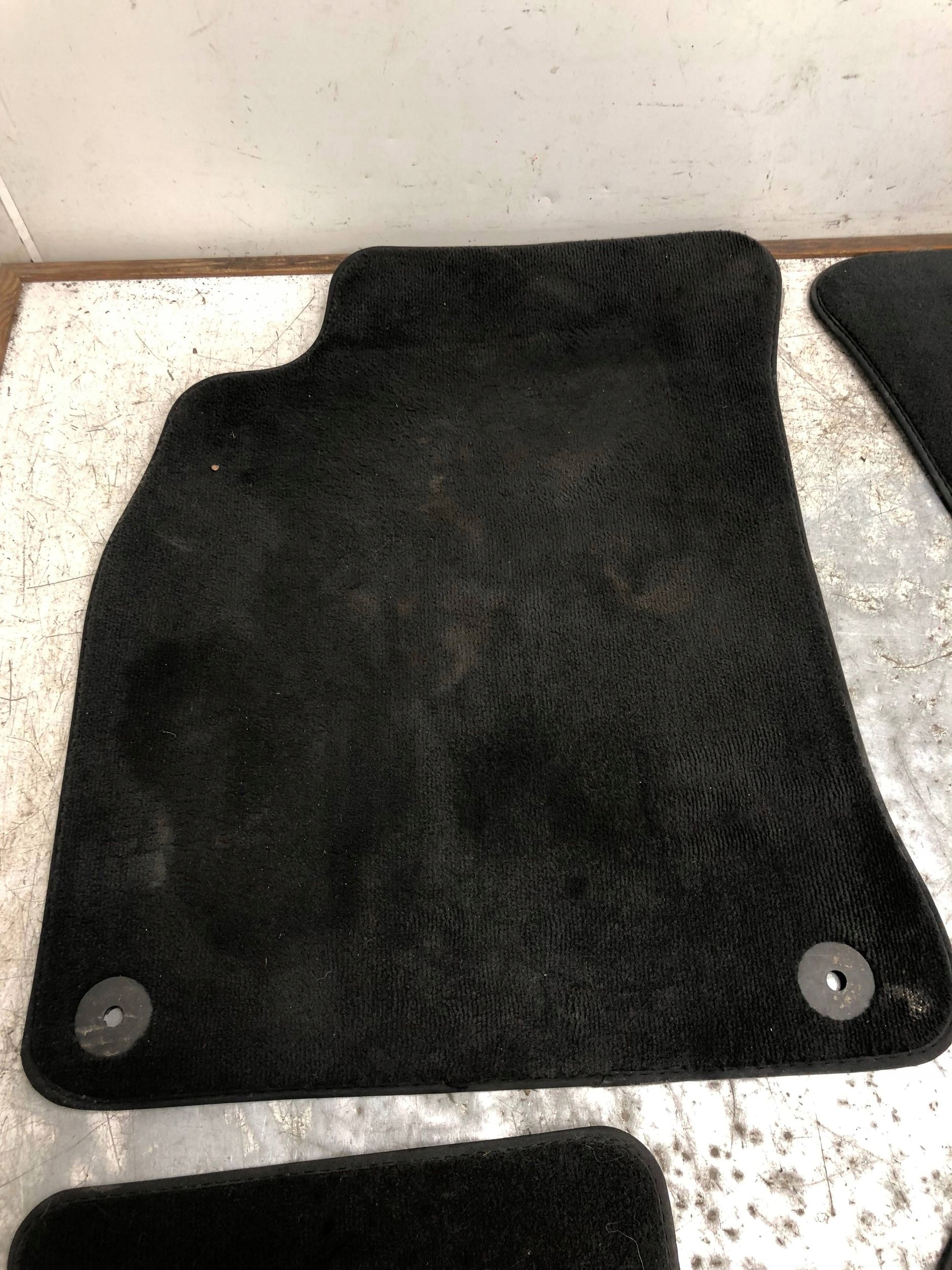 mats WELUR KOMPLET AUDI A4 B8 8K0864450