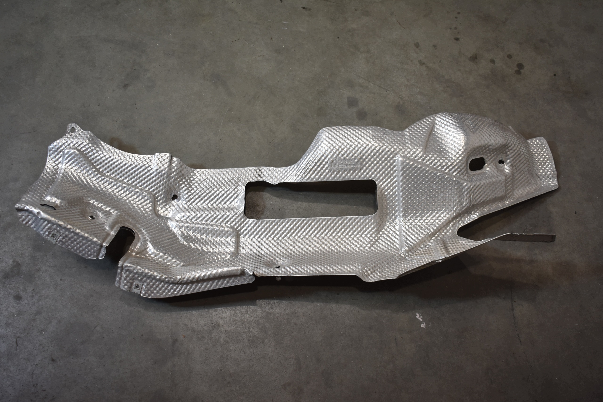 IDEALNA Blende Abdeckung TERMICZNA MERCEDES X167 GLS 1