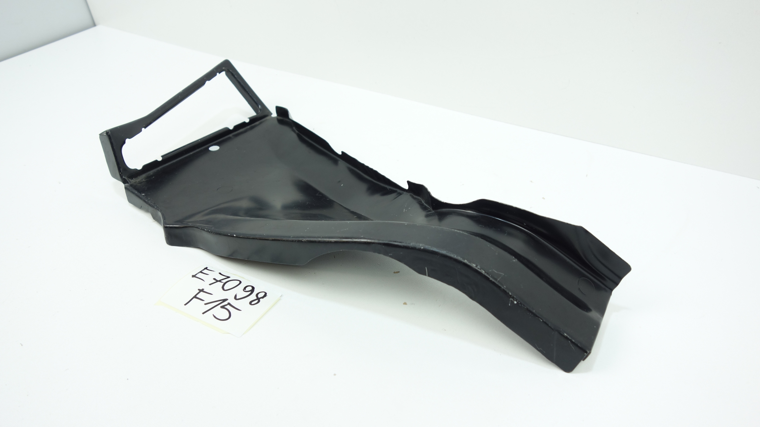 PEUGEOT 106 1991- Console Support plaque Aile Arrière 8530.42