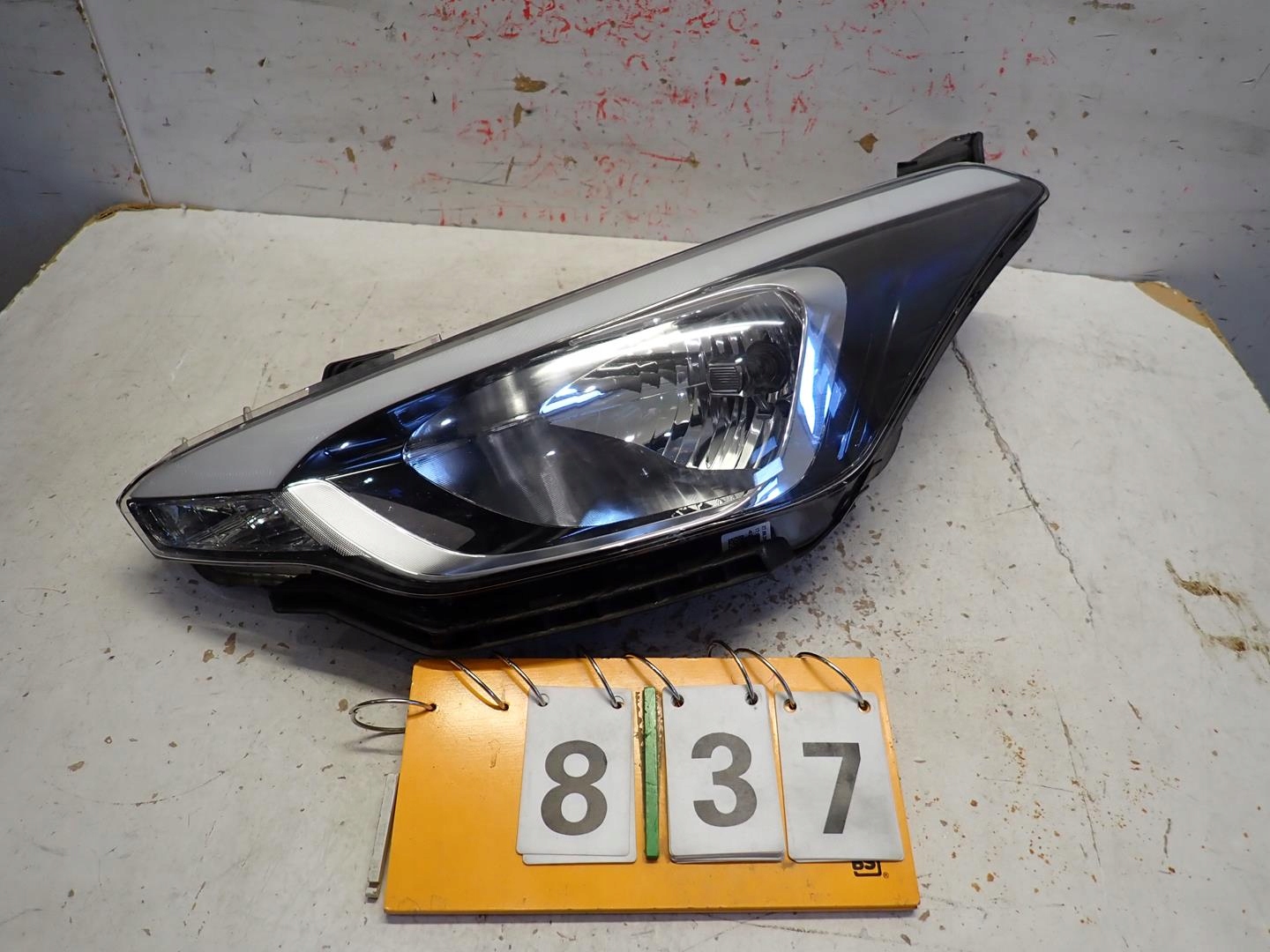 light front front left HYUNDAI I20 II 2015- 92101-C8