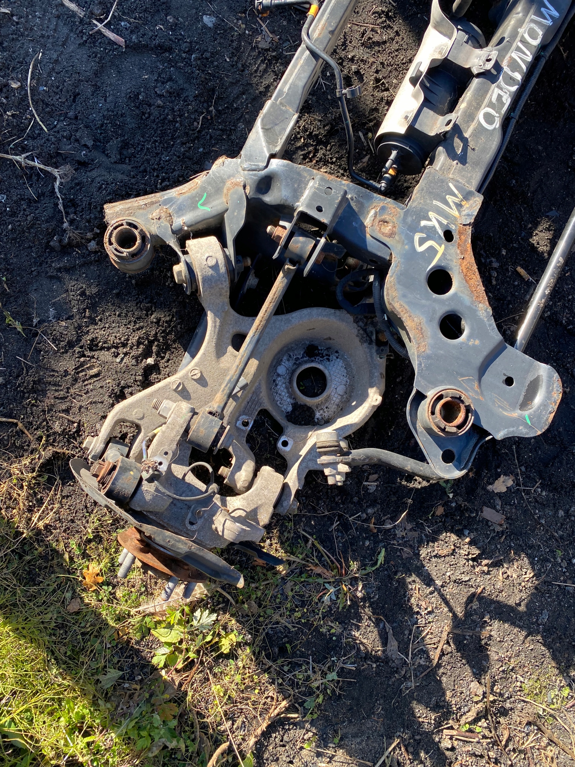 22 FORD MONDEO MK5 ZAWIESZENIE TYLNE SANKI 2.0EB Typ samochodu Samochody osobowe