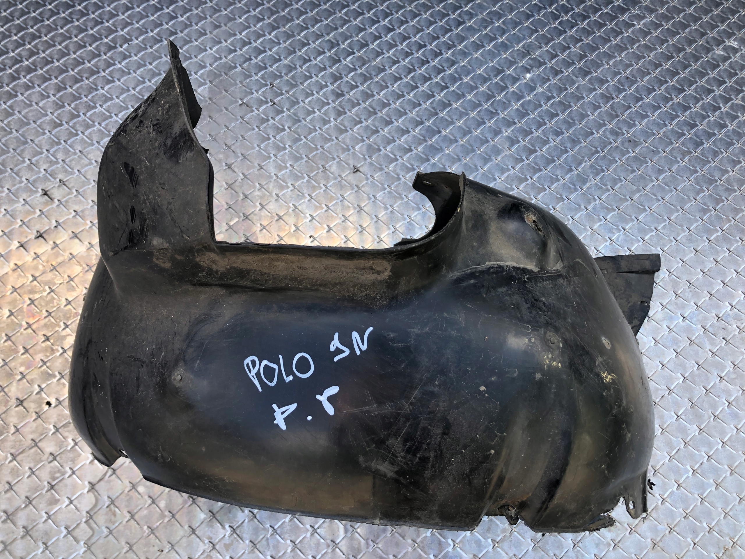 podblatník pravý předek VW POLO 9N 6Q0809958B