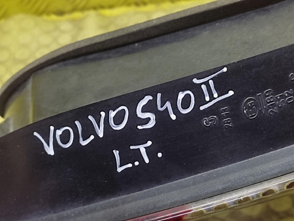VOLVO S40 II feu gauche arrière 30678738