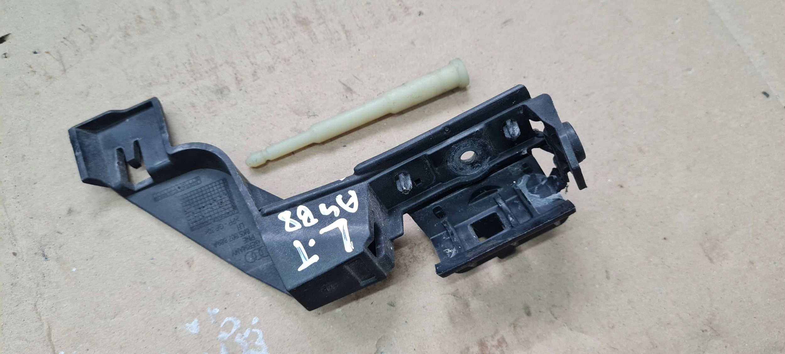 A4 B8 S4 Support Poignée Support plaque Pare choc Gauche Arrière Berline 8K5807889A