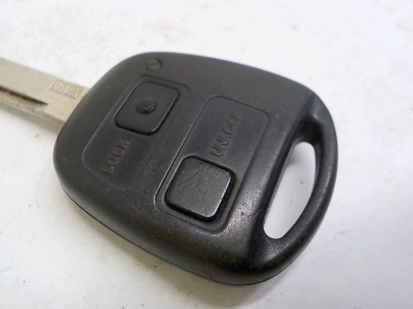 TOYOTA COROLLA YARIS AVENSIS key PILOT