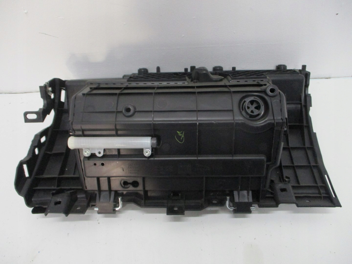 passenger compartment consoles Jaguar XE